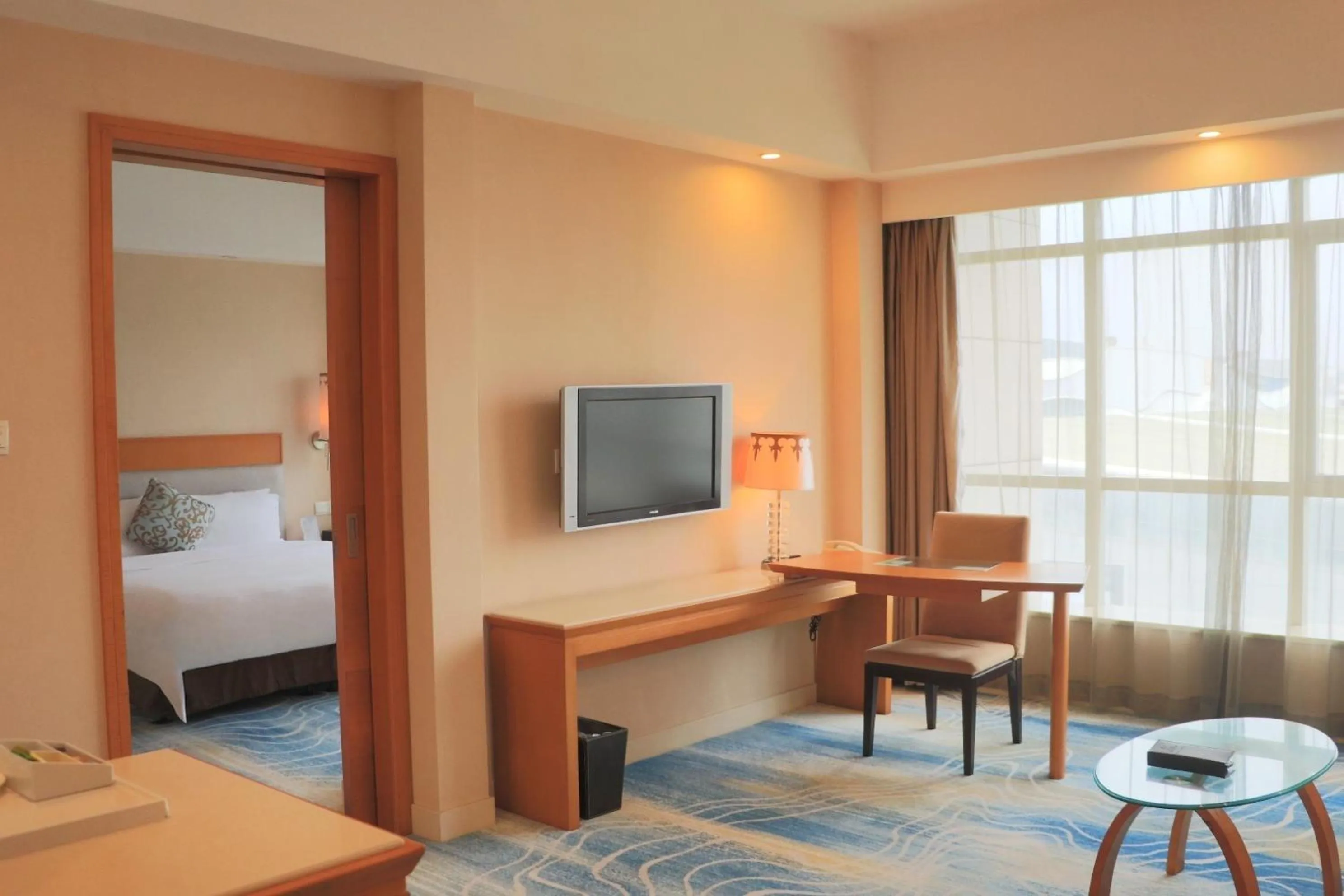 Communal lounge/ TV room, Bed in Dongguan Well Garden Hotel