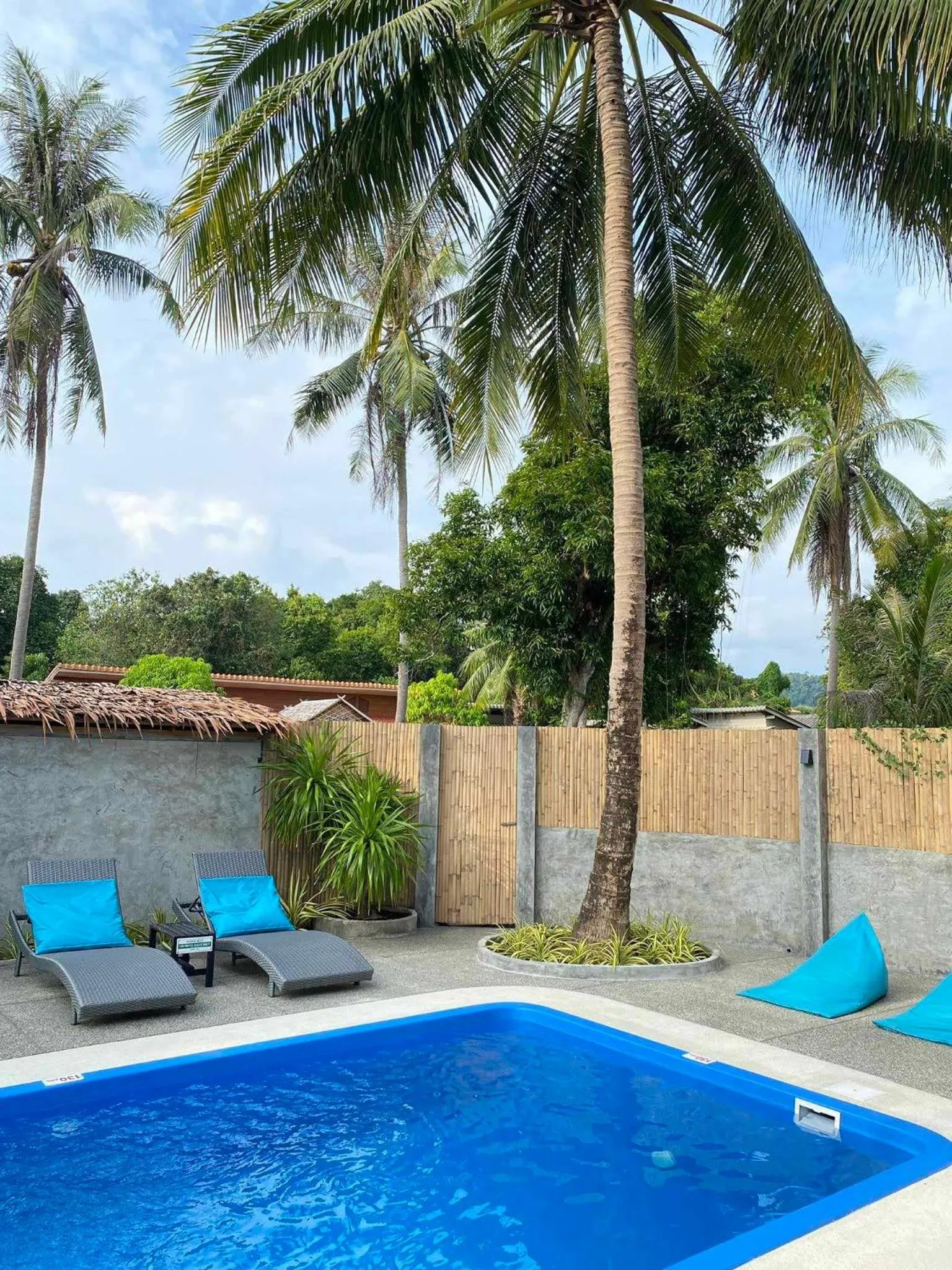 Swimming pool in Lazy Days Bungalows