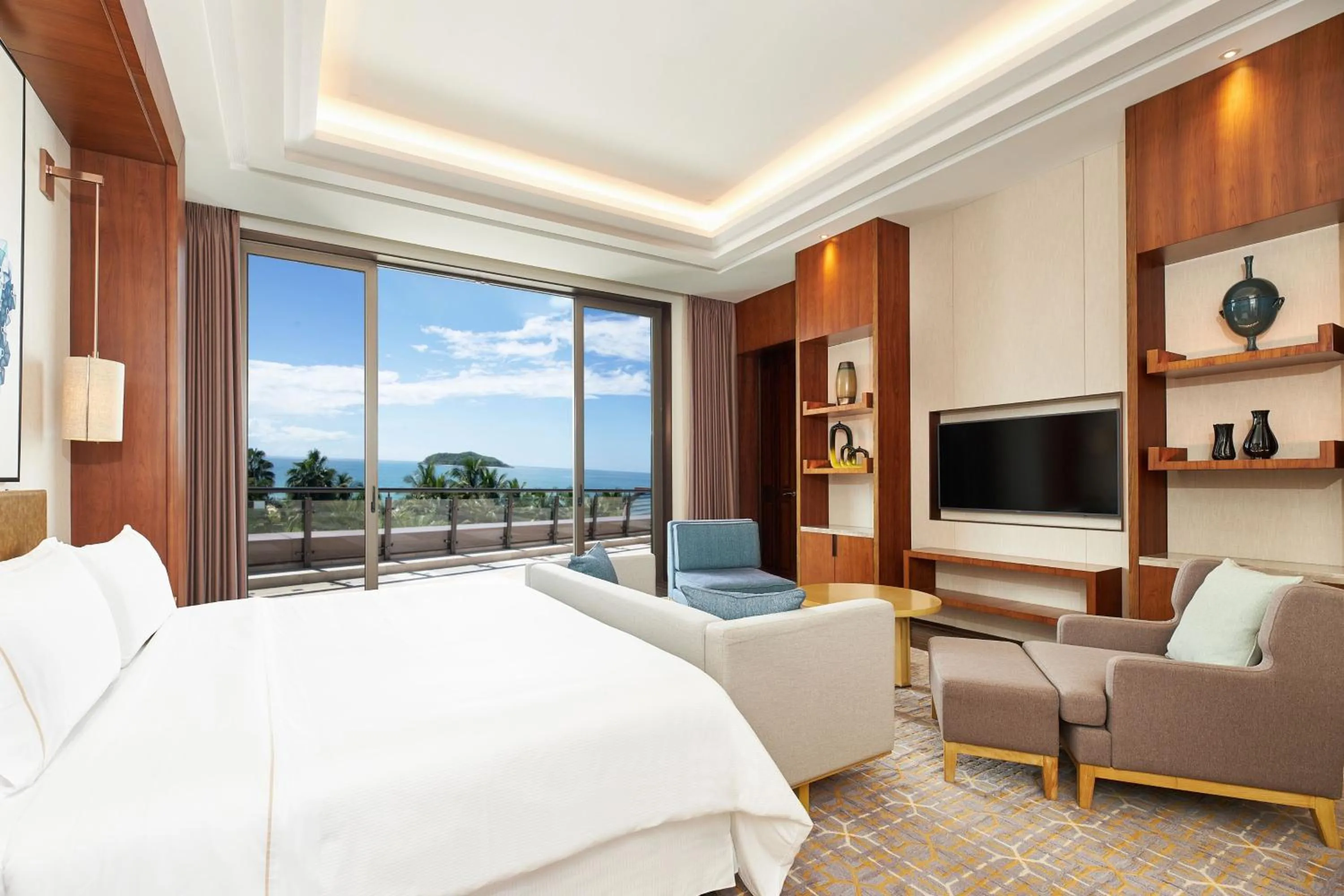 Photo of the whole room, Bed in The Westin Shimei Bay Resort