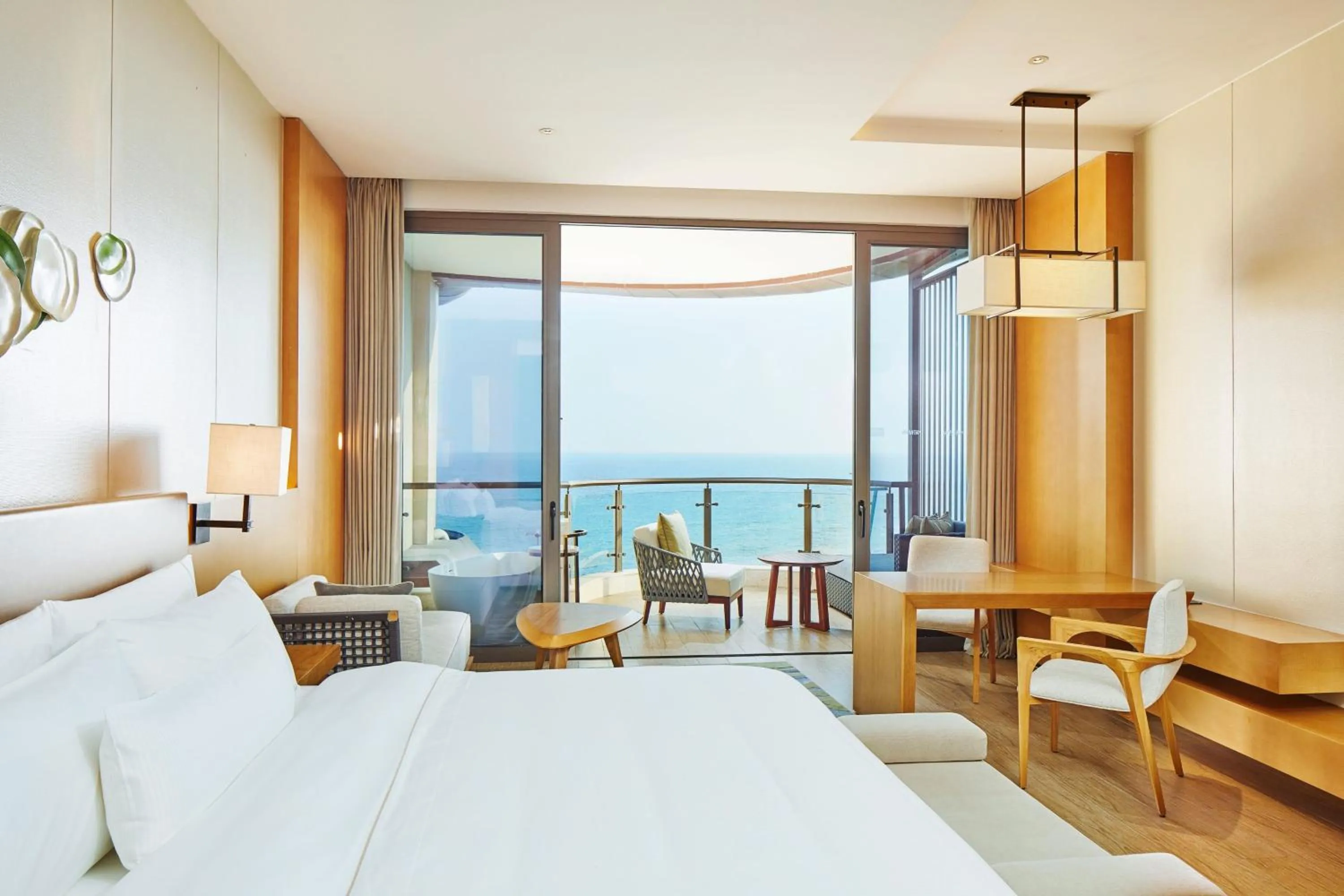 Photo of the whole room, Bed in The Westin Shimei Bay Resort