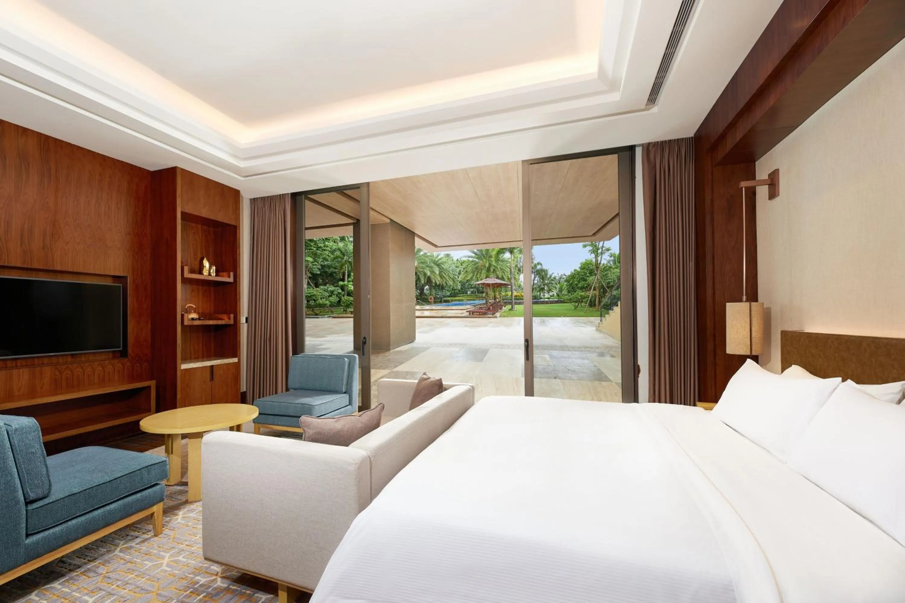 Photo of the whole room, Bed in The Westin Shimei Bay Resort