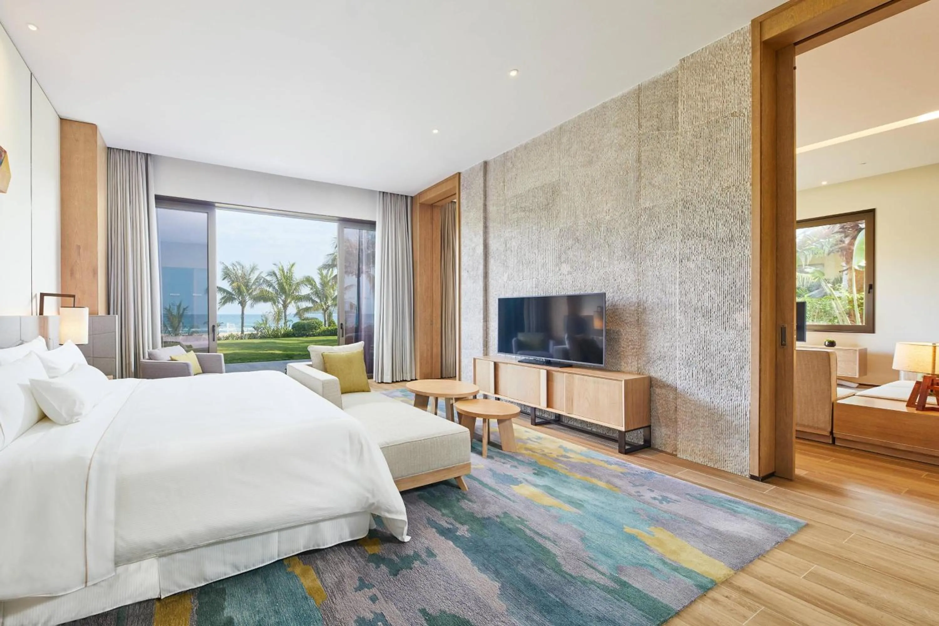 Photo of the whole room, Bed in The Westin Shimei Bay Resort