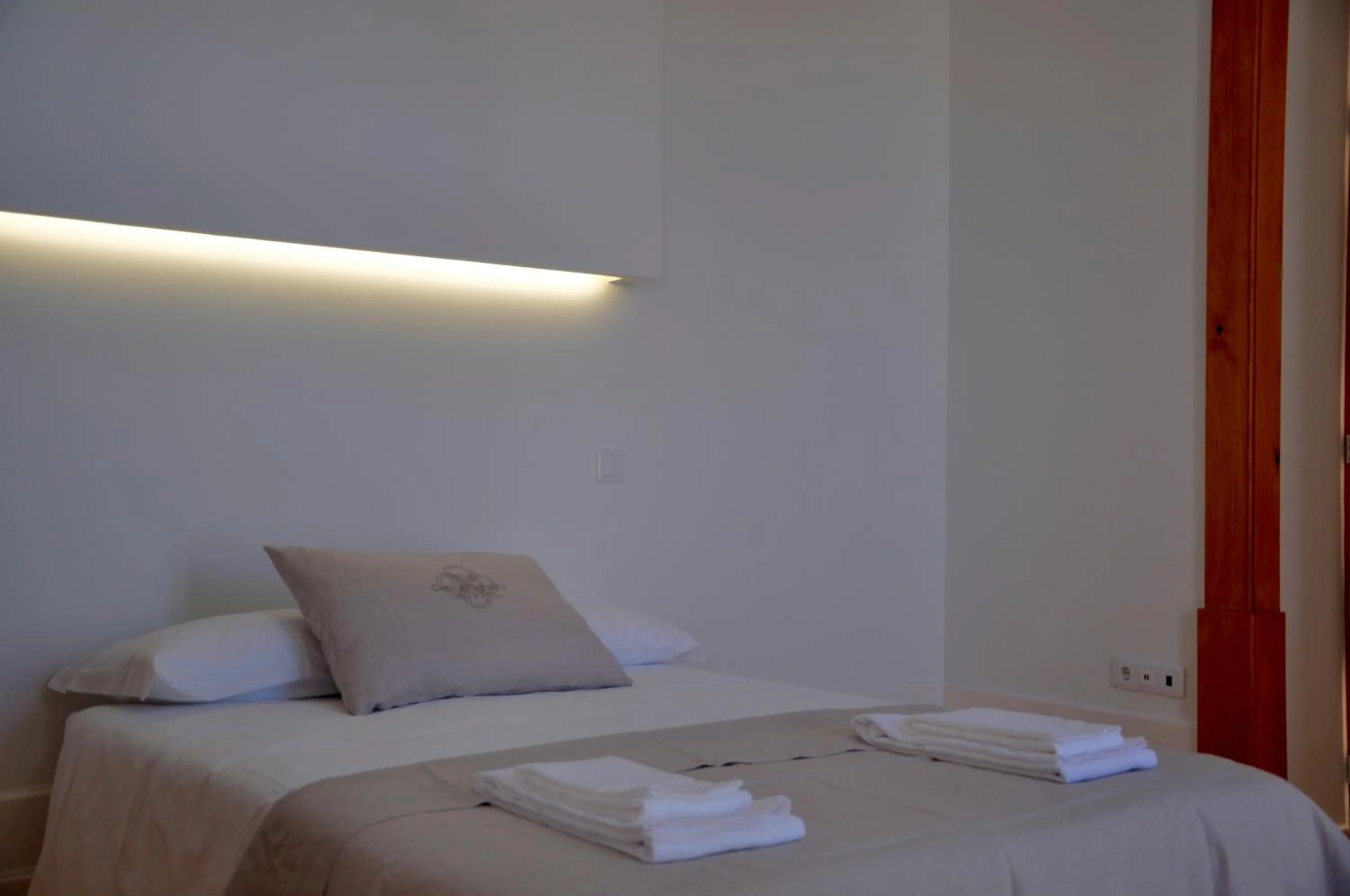 Bedroom, Bed in Casa de São Bento by PURUS