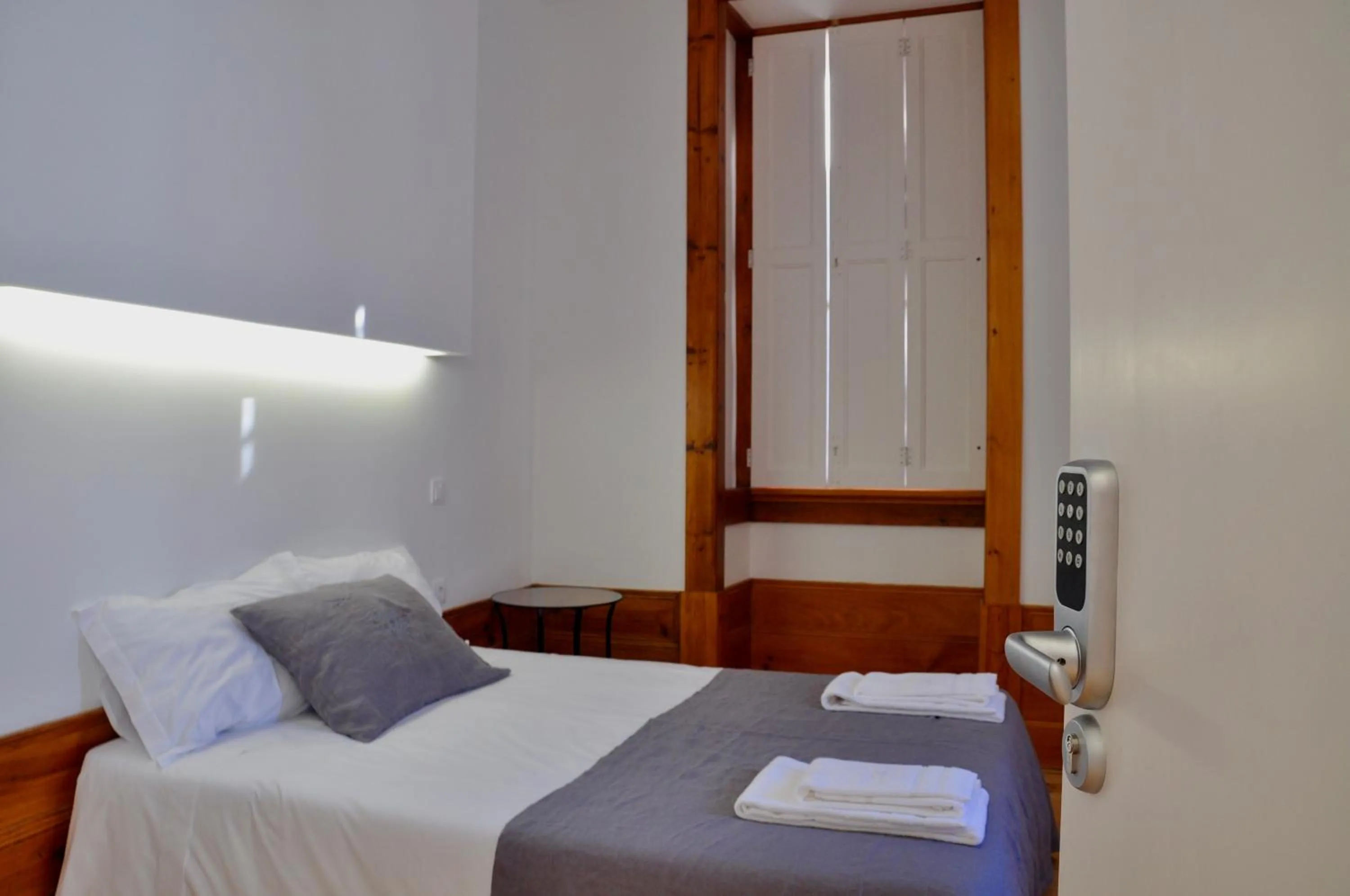 Bedroom, Bed in Casa de São Bento by PURUS