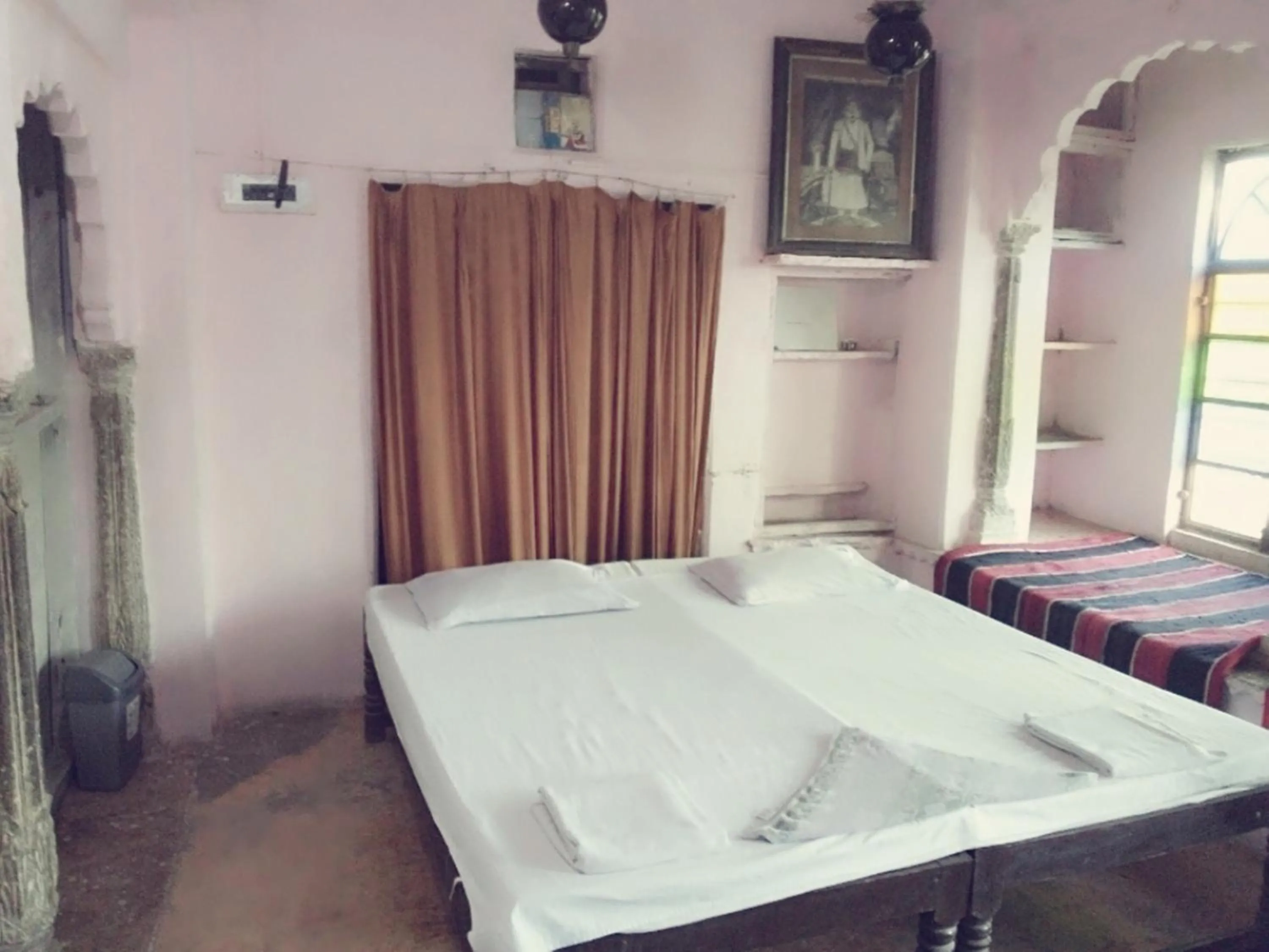 Bed in Haveli Uma Megh Tourist Guest House