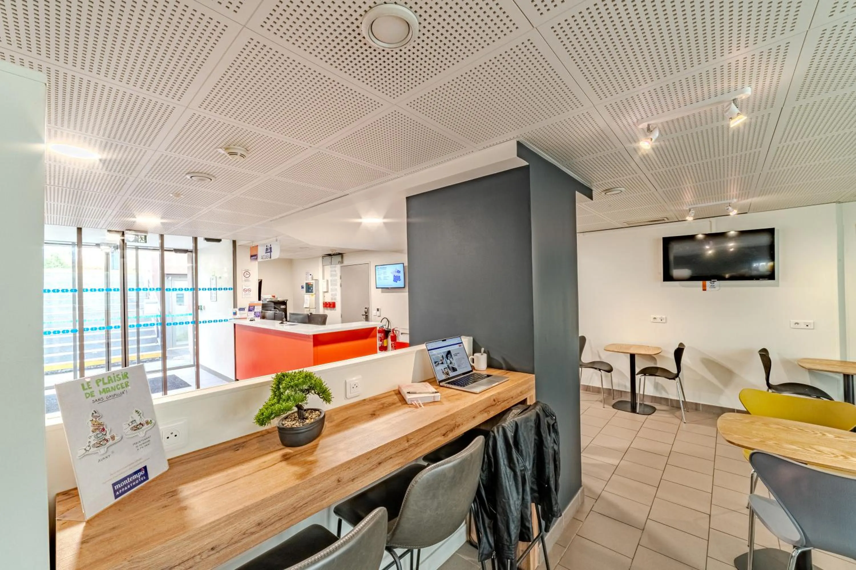 Lobby or reception in Montempô Appart'Hôtel Paris-Vélizy