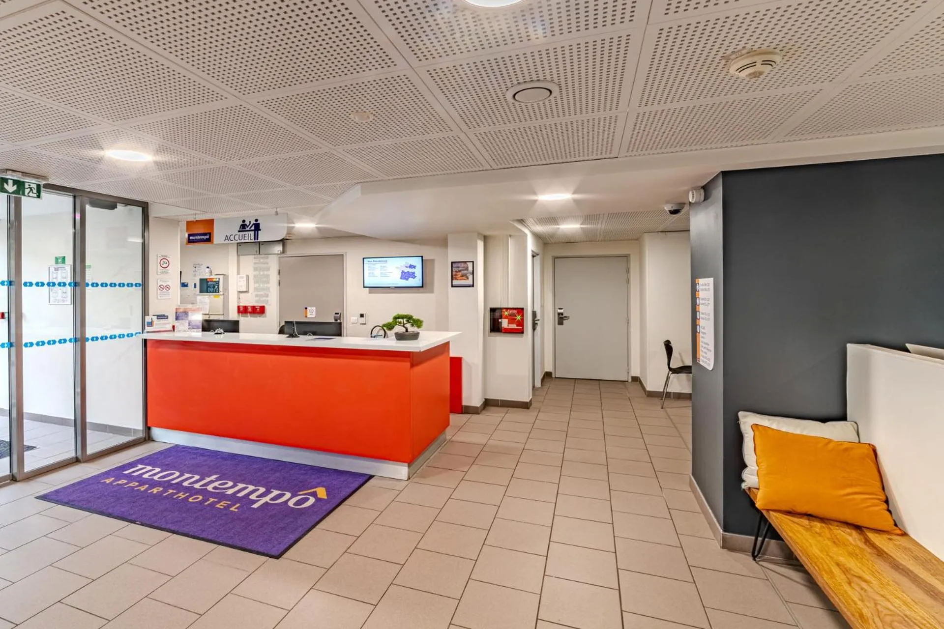 Lobby or reception in Montempô Appart'Hôtel Paris-Vélizy