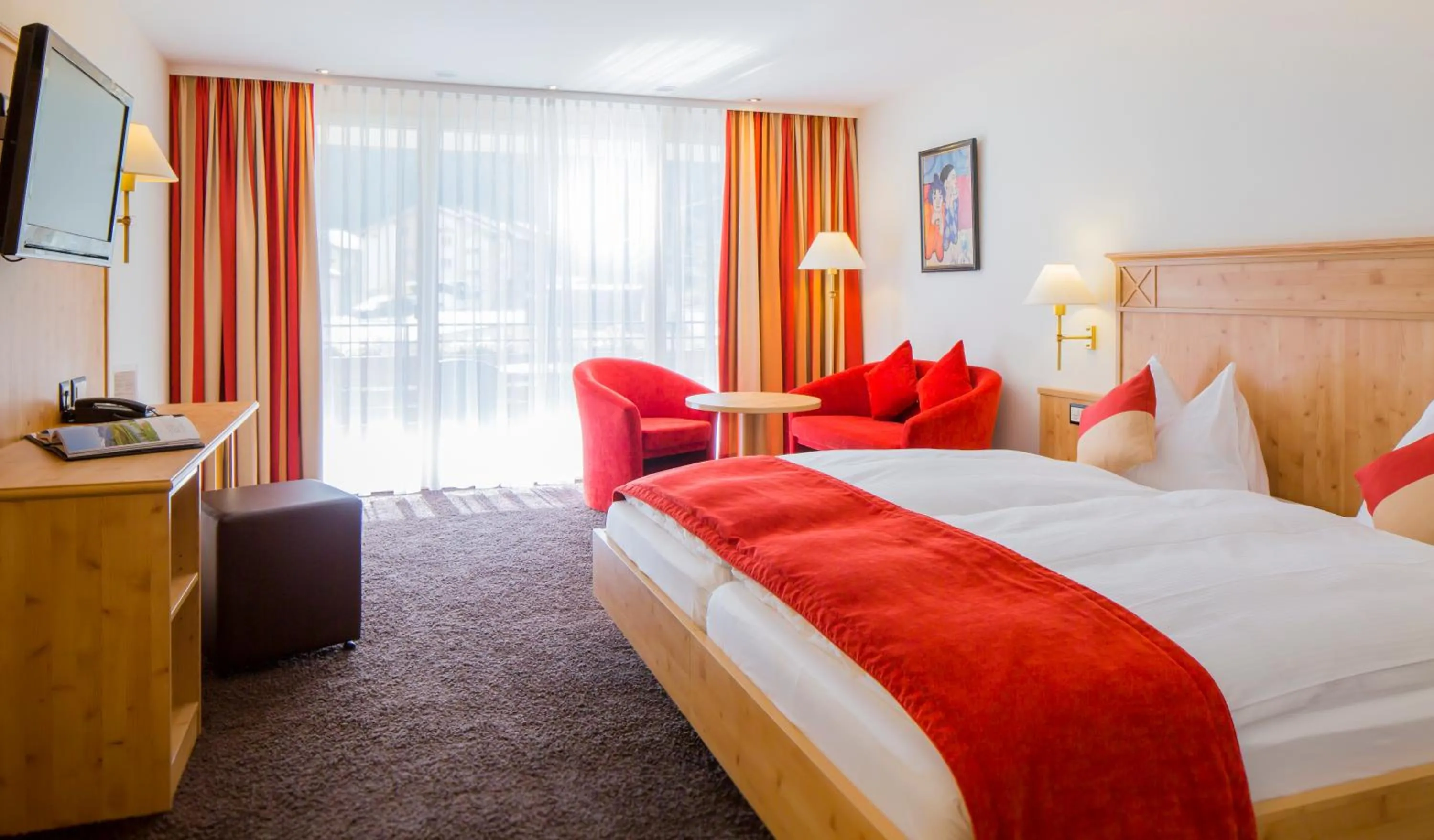 Photo of the whole room, Bed in Hotel Taescherhof