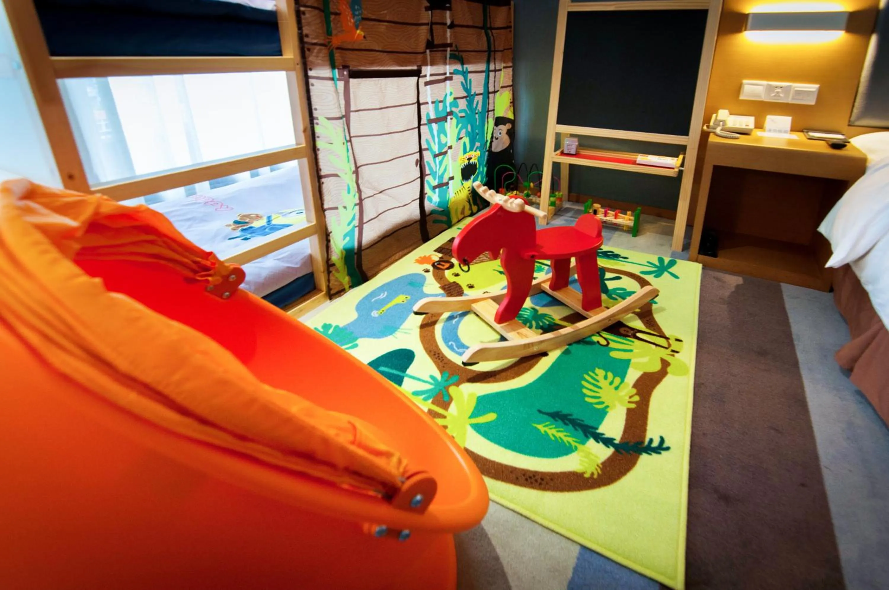 Photo of the whole room in Holiday Inn Express Leshan City Square by IHG - High Speed Rail and Leshan Giant Buddha