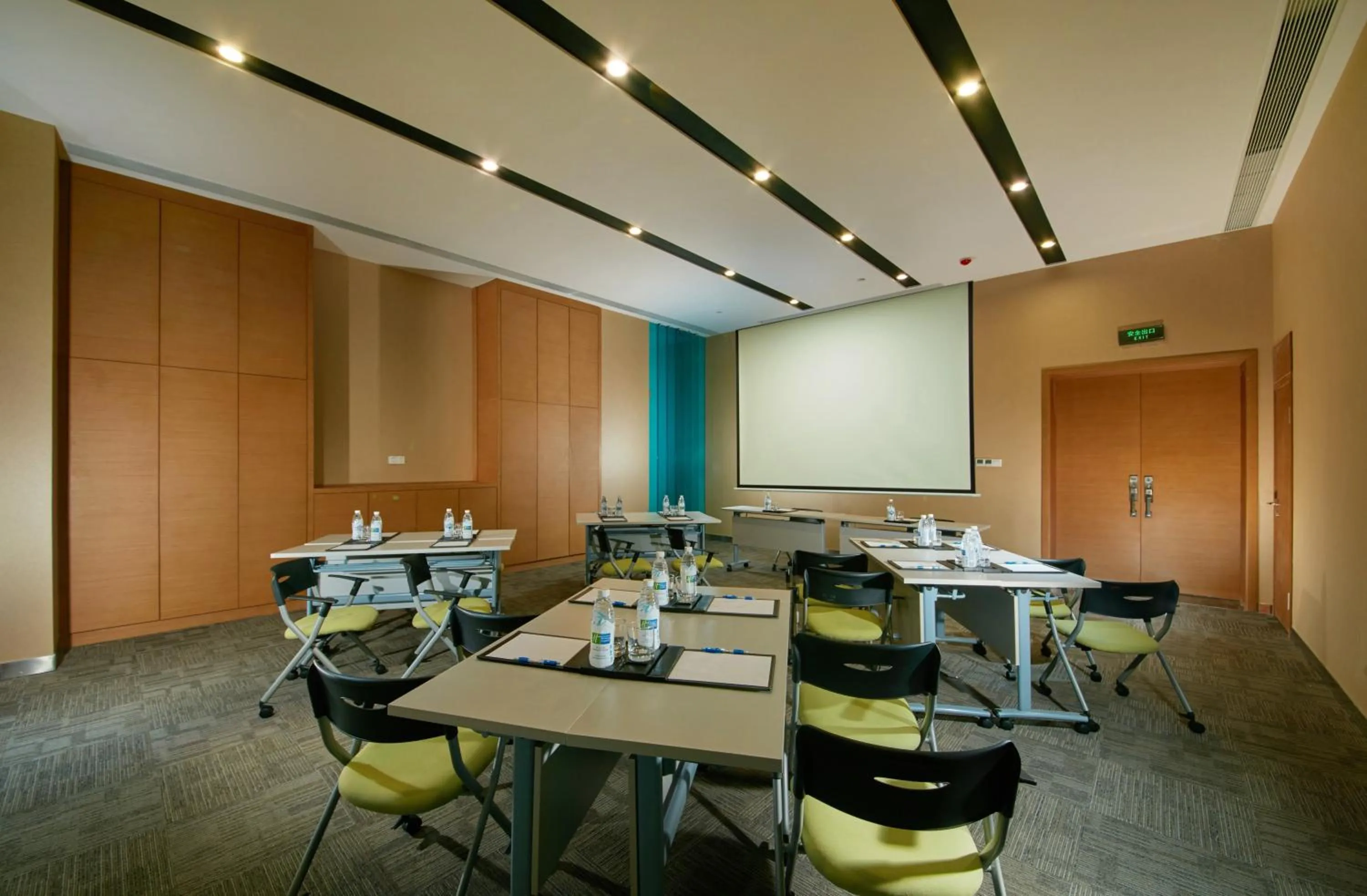 Meeting/conference room in Holiday Inn Express Leshan City Square by IHG - High Speed Rail and Leshan Giant Buddha