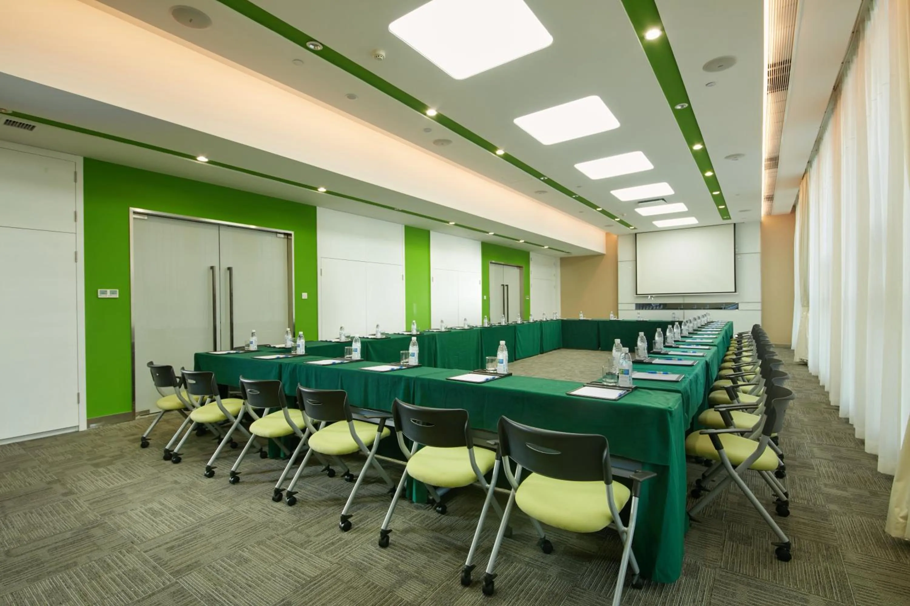 Meeting/conference room in Holiday Inn Express Leshan City Square by IHG - High Speed Rail and Leshan Giant Buddha