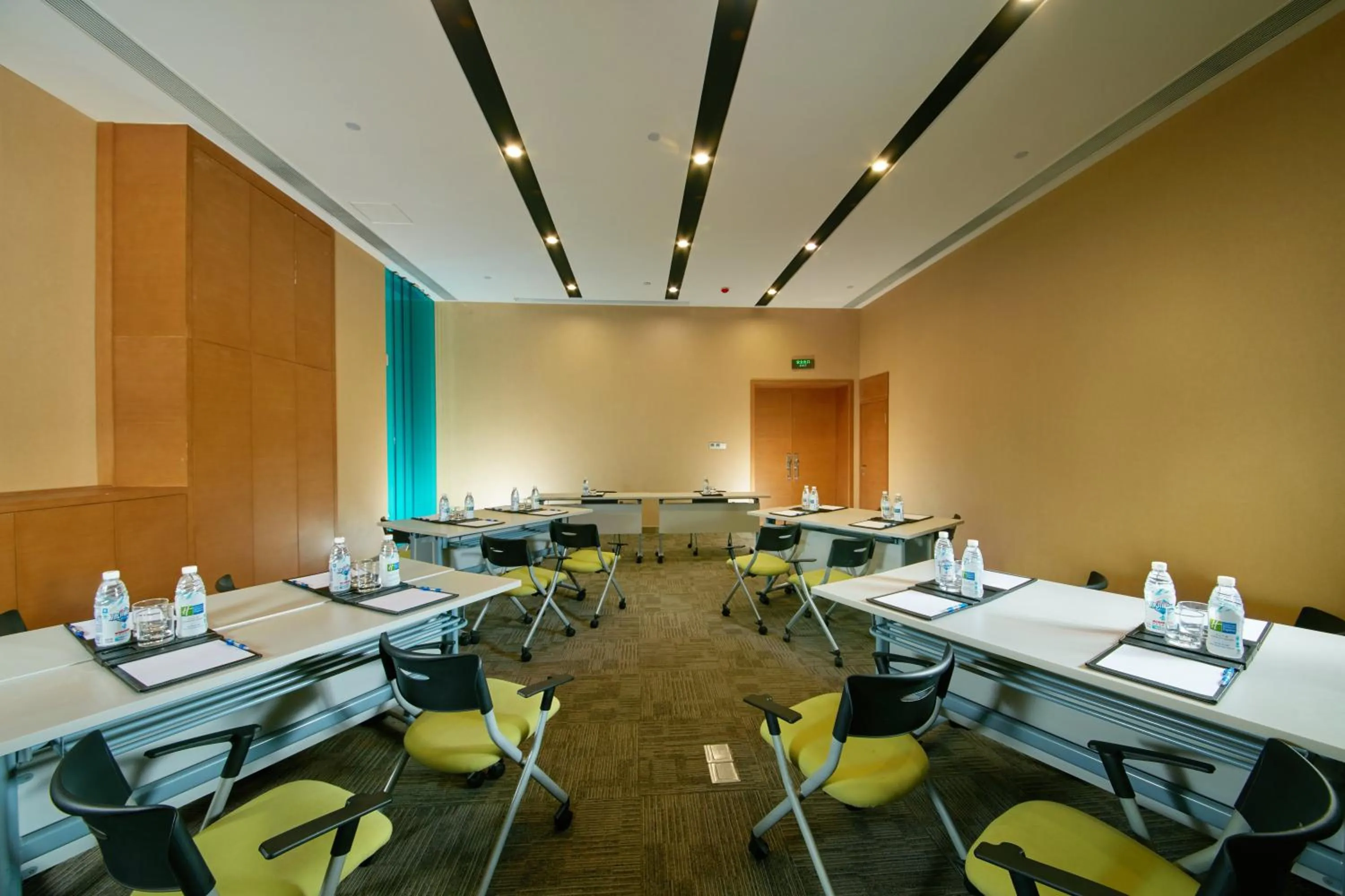 Meeting/conference room in Holiday Inn Express Leshan City Square by IHG - High Speed Rail and Leshan Giant Buddha