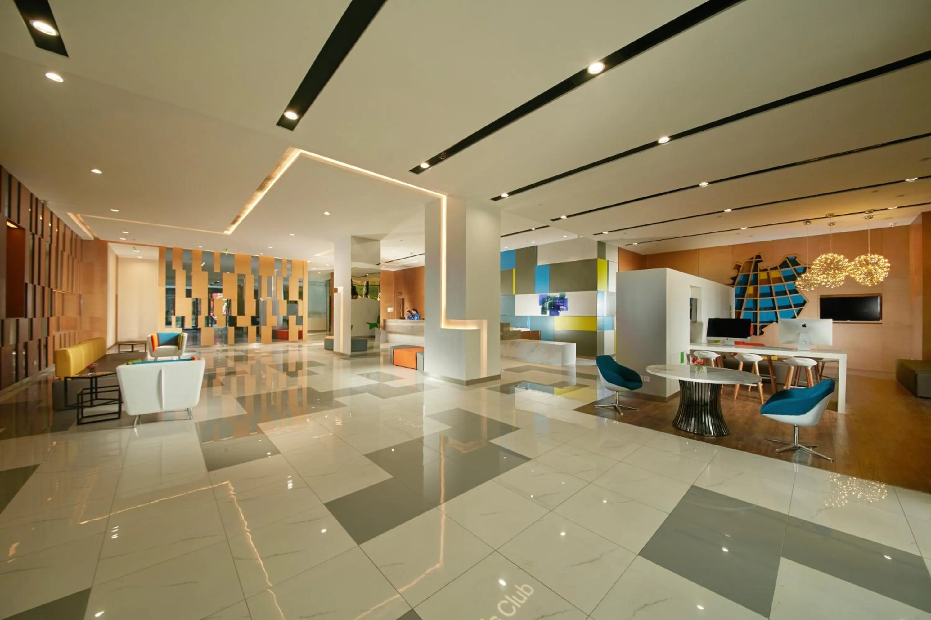 Property building in Holiday Inn Express Leshan City Square by IHG - High Speed Rail and Leshan Giant Buddha