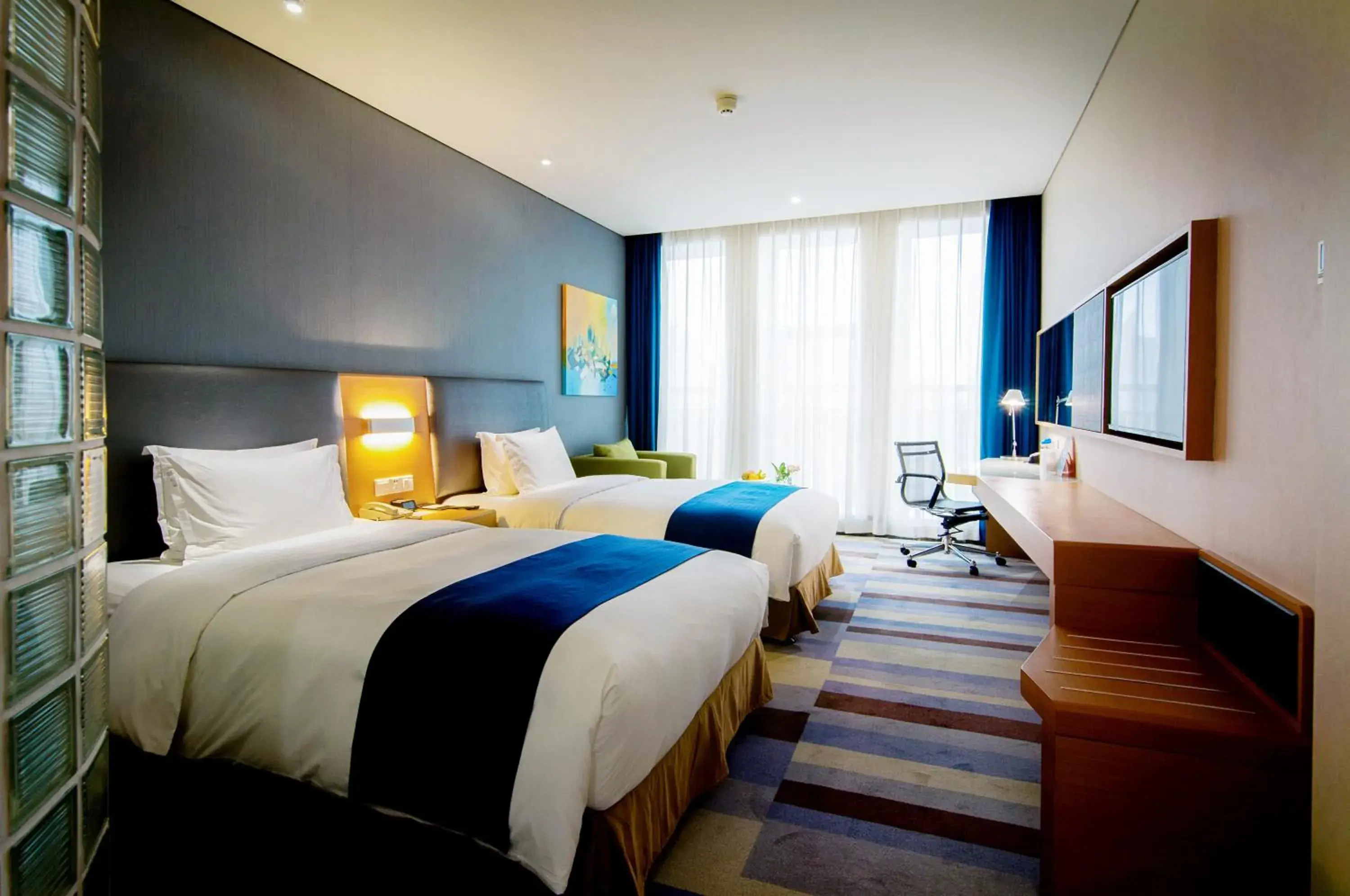 Standard Twin Room with City View in Holiday Inn Express Leshan City Square by IHG - High Speed Rail and Leshan Giant Buddha Standard Twin Room with City View in Holiday Inn Express Leshan City Square by IHG - High Speed Rail and Leshan Giant Buddha