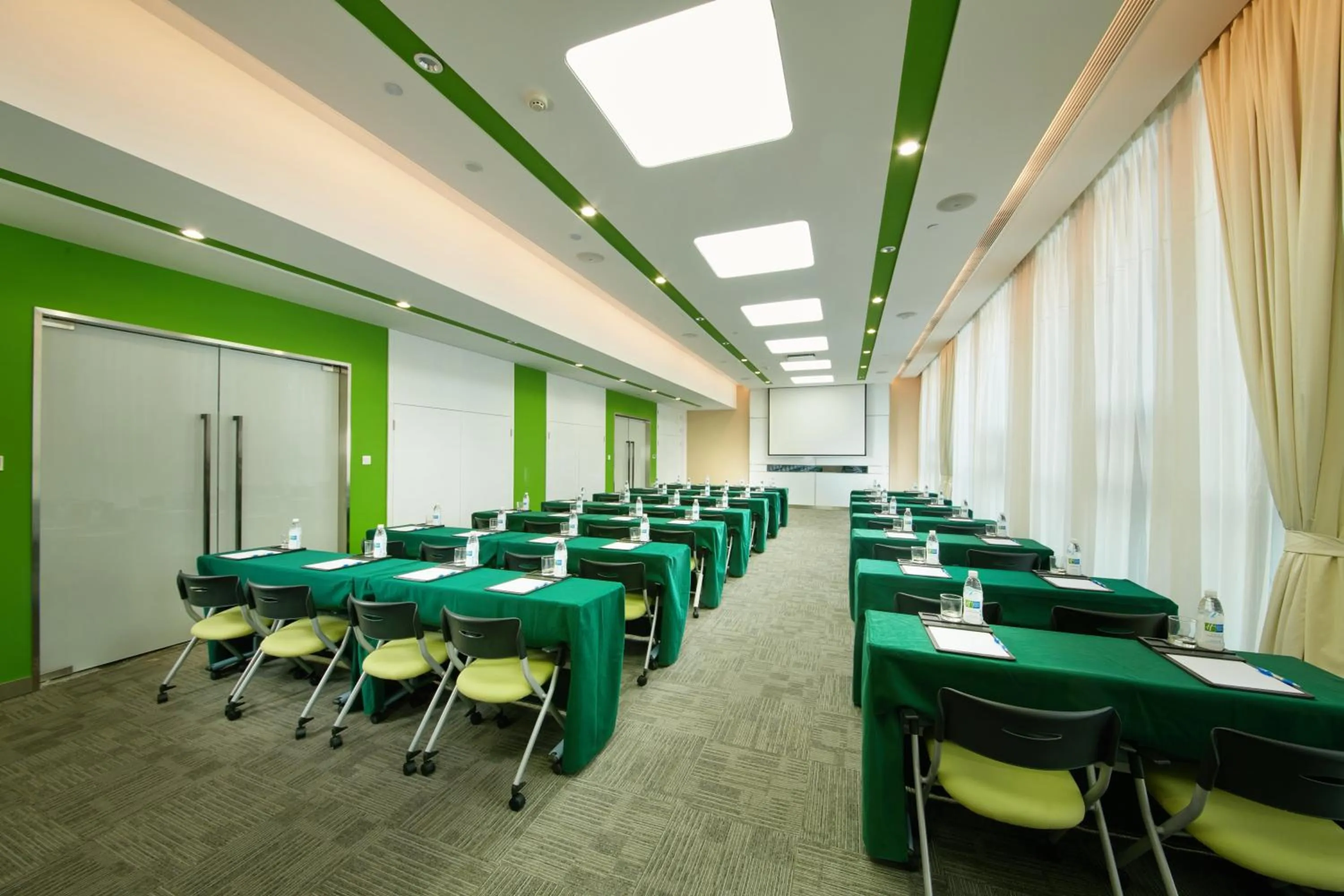 Meeting/conference room in Holiday Inn Express Leshan City Square by IHG - High Speed Rail and Leshan Giant Buddha