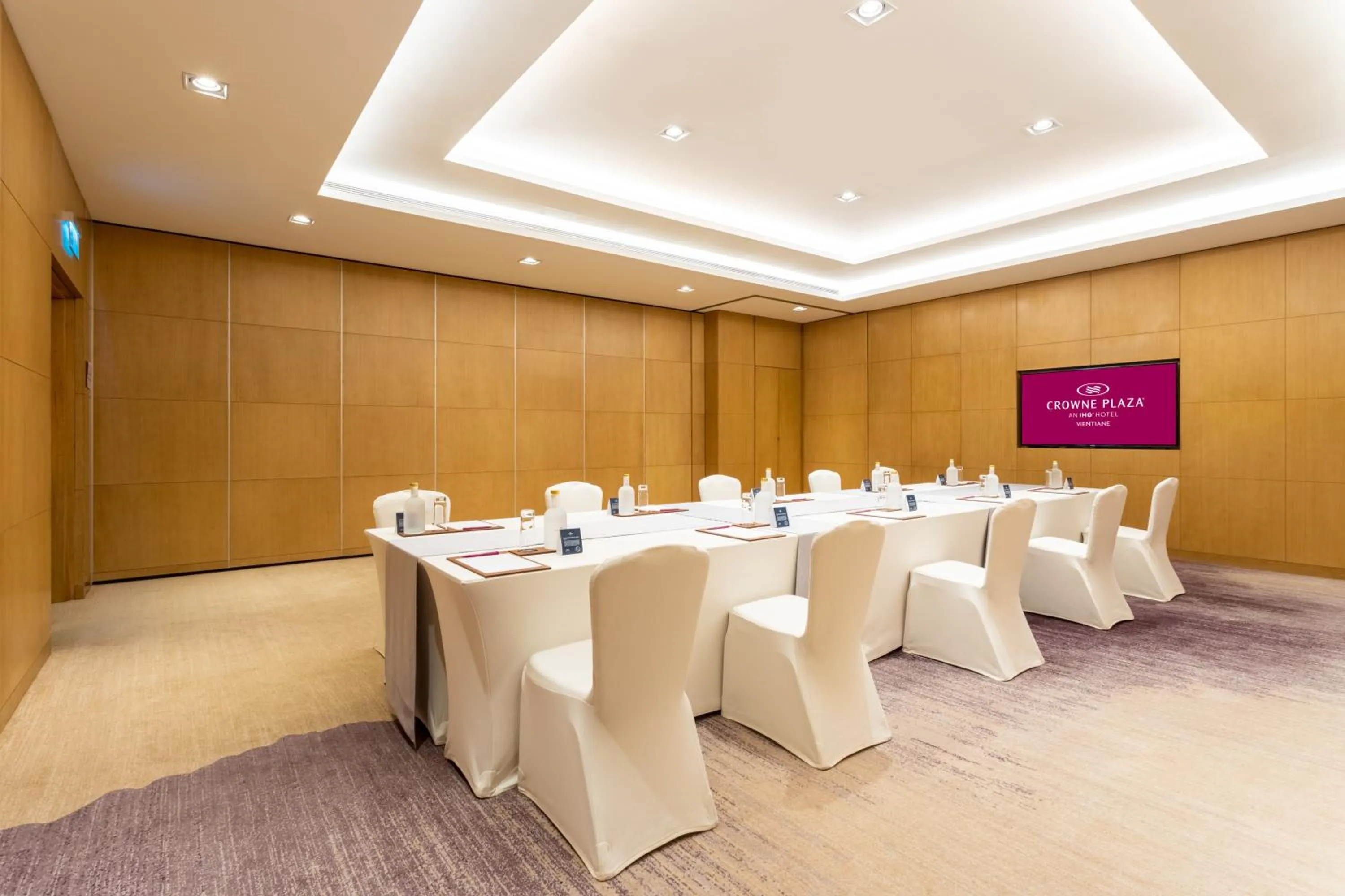 Meeting/conference room in Crowne Plaza Vientiane by IHG