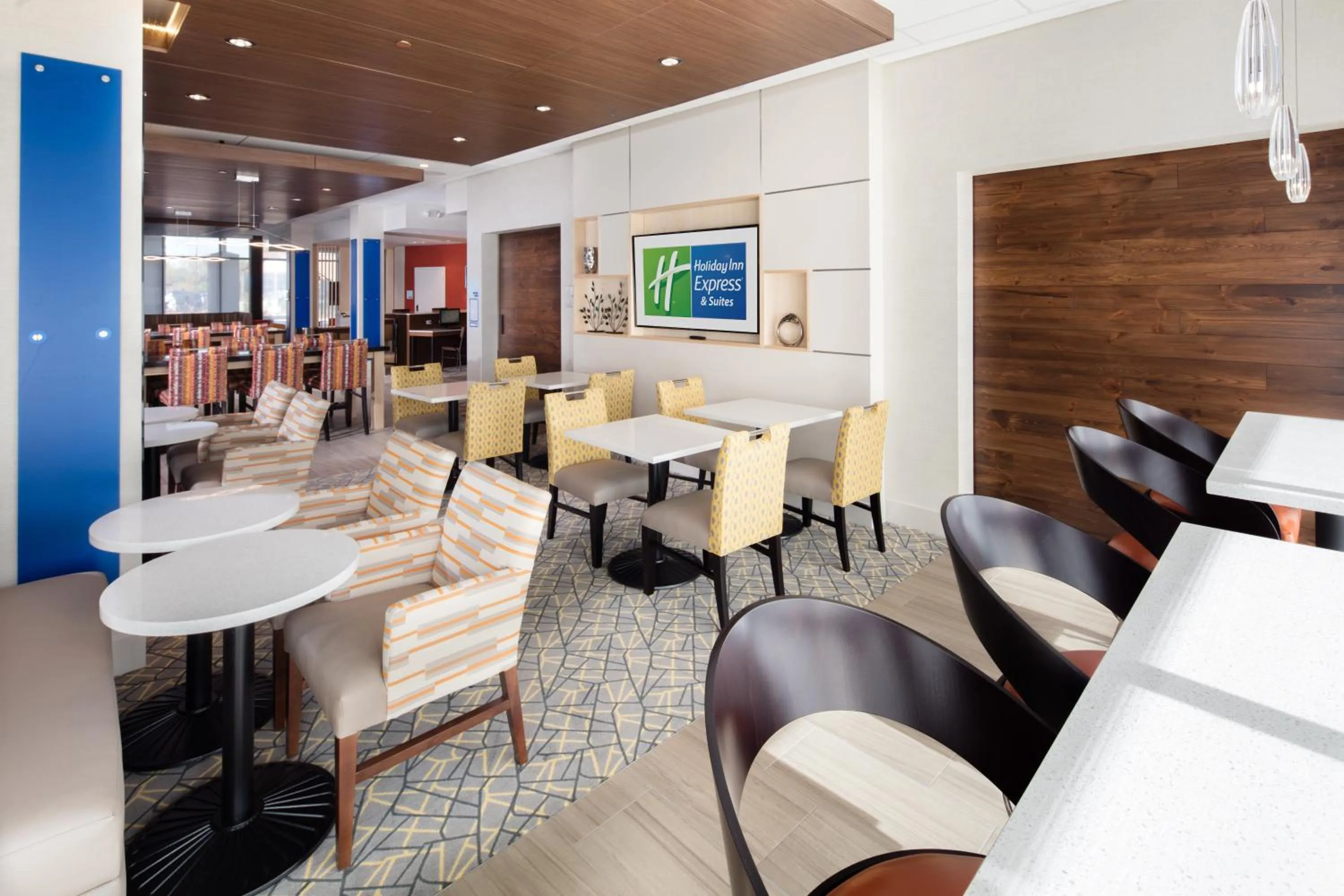 Breakfast in Holiday Inn Express East Peoria - Riverfront by IHG