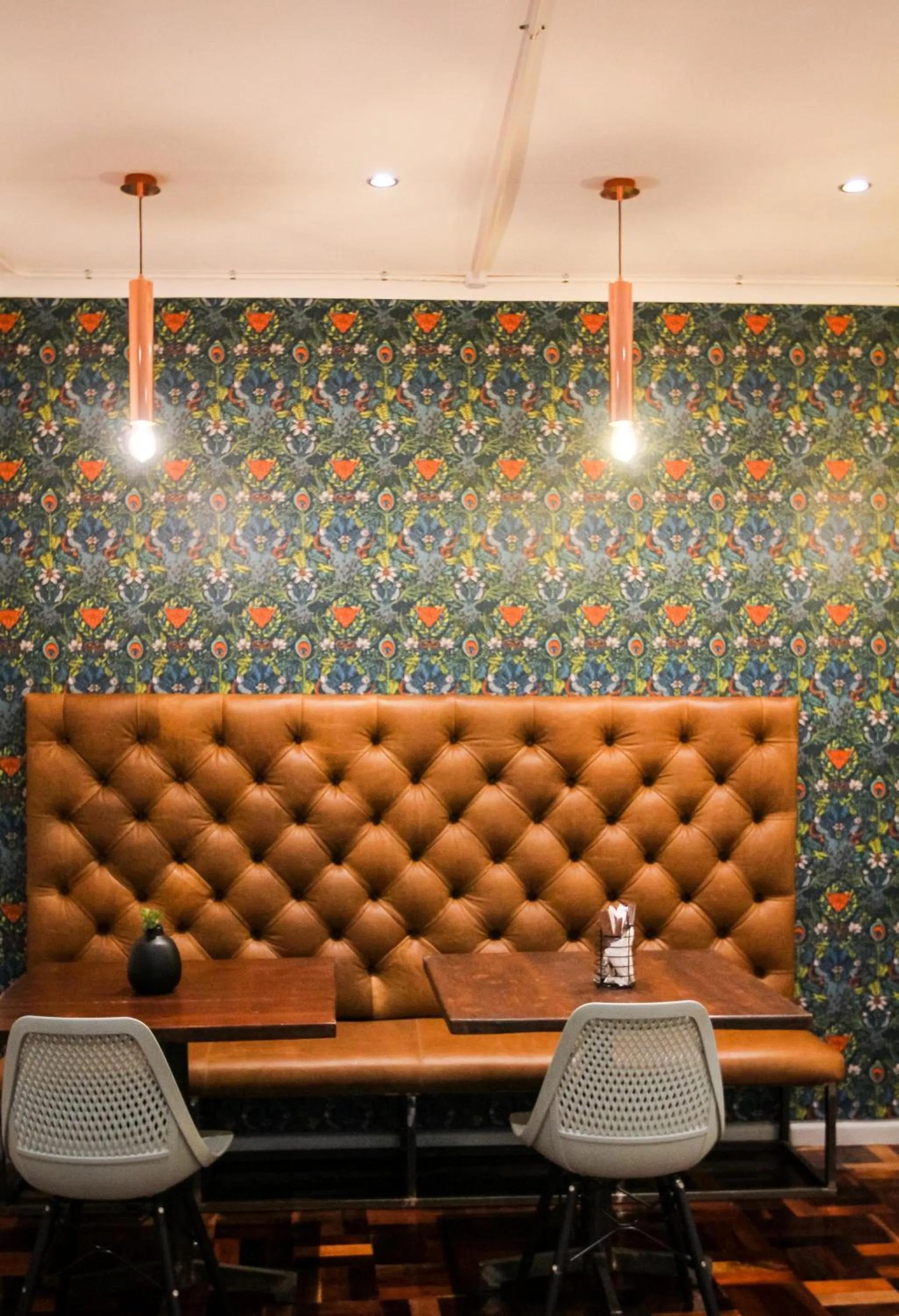 Restaurant/places to eat in New National Hotel and Conference