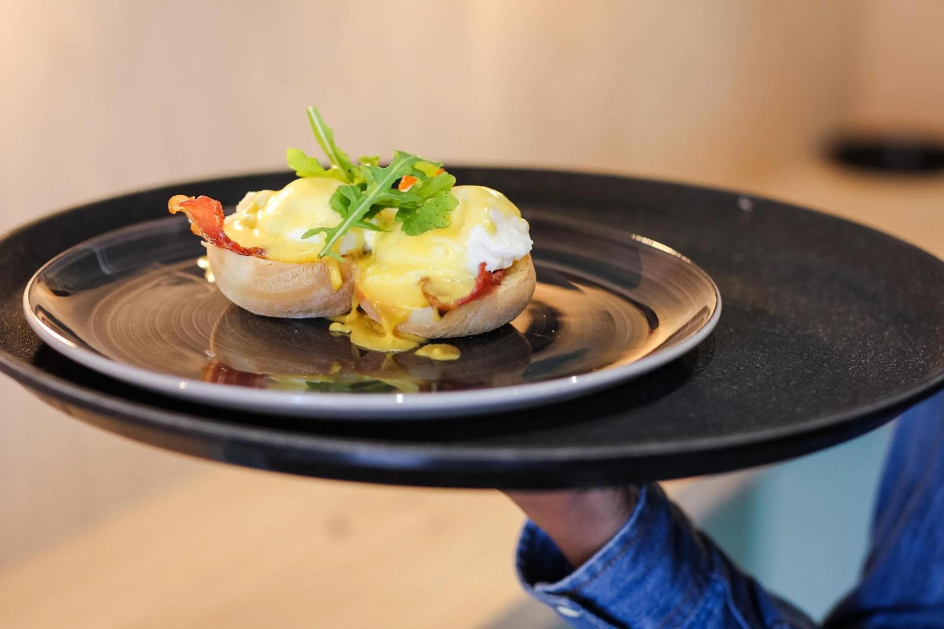 Restaurant/places to eat in New National Hotel and Conference