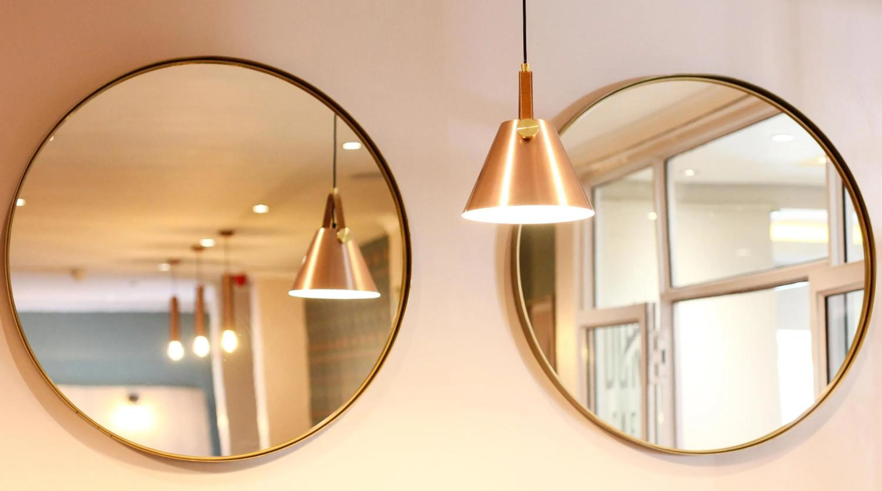 Restaurant/places to eat in New National Hotel and Conference