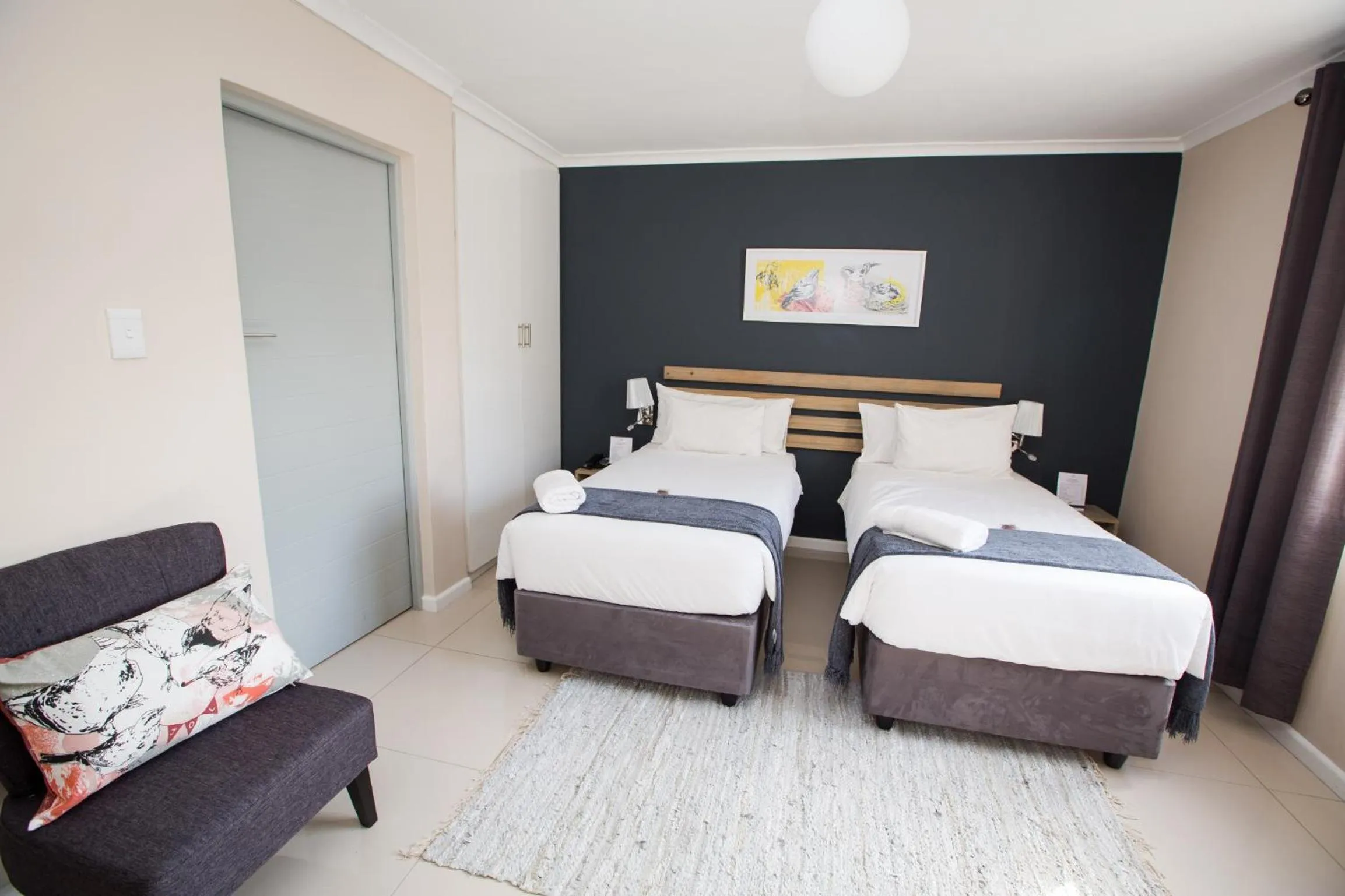 Photo of the whole room, Bed in New National Hotel and Conference