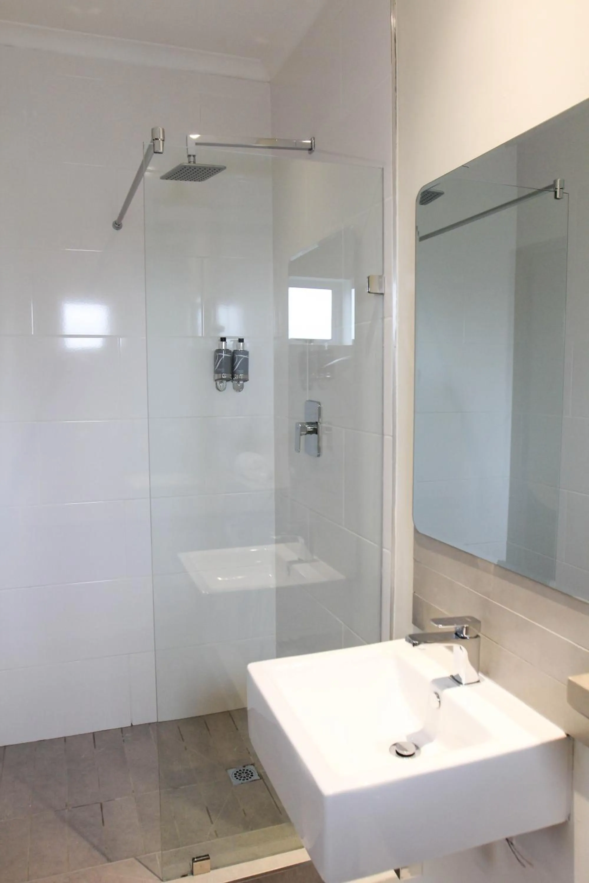 Shower in New National Hotel and Conference