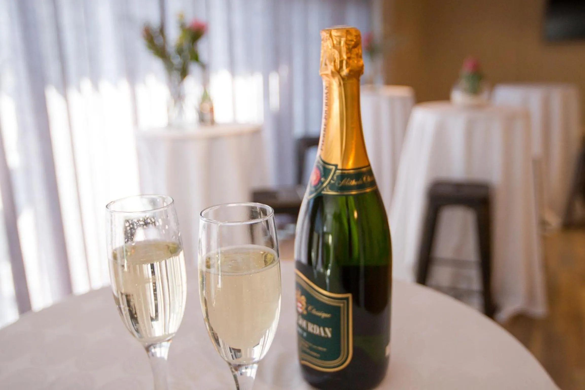 Restaurant/places to eat in New National Hotel and Conference