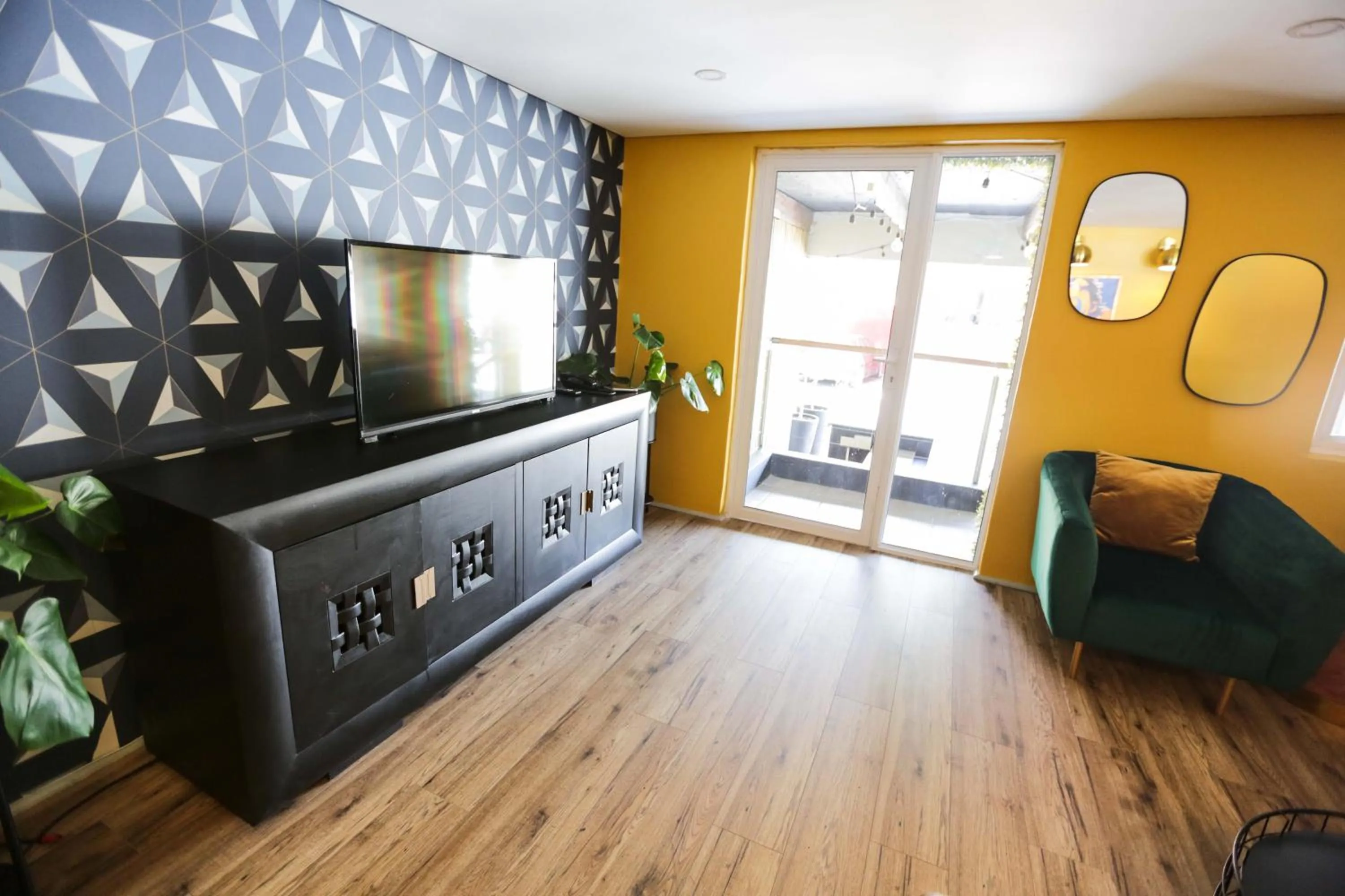 Communal lounge/ TV room in New National Hotel and Conference