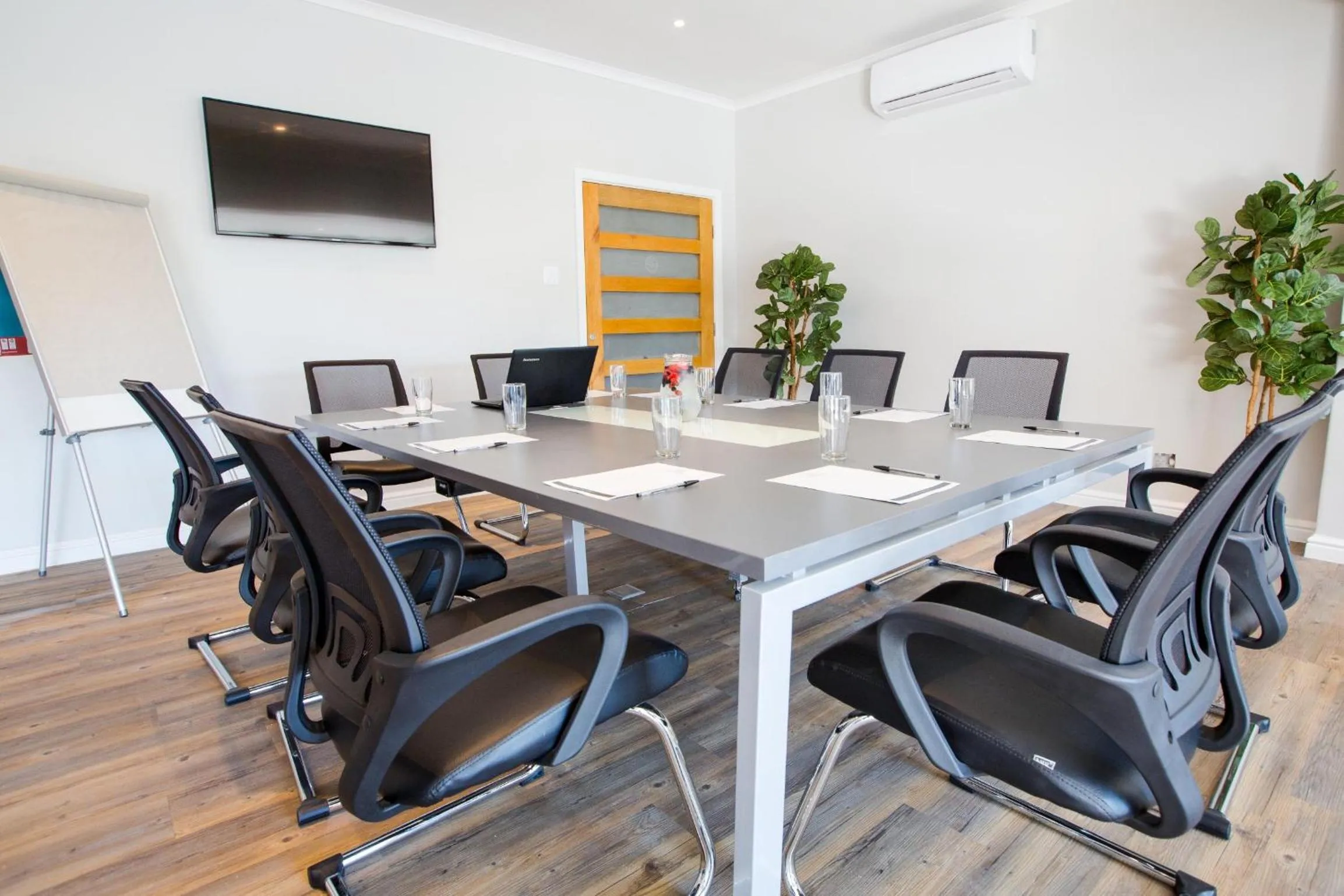 Business facilities in New National Hotel and Conference