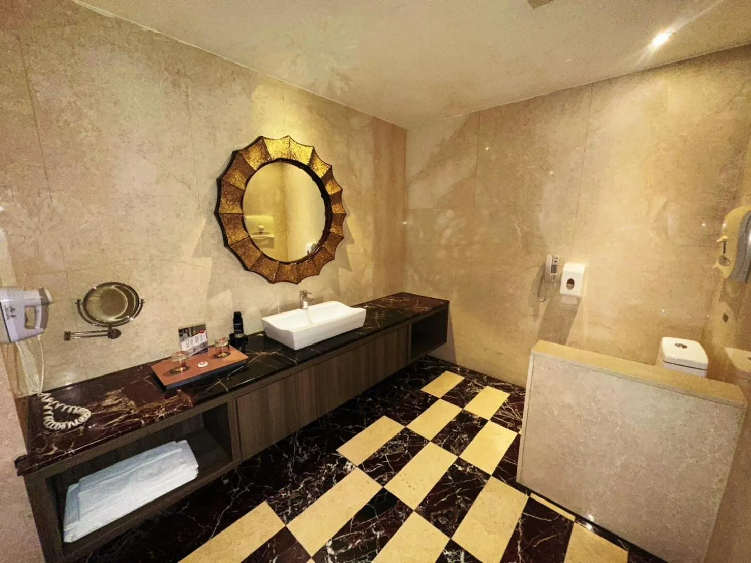 Bathroom, Bed in Merry Day Motel Zhonghe Branch