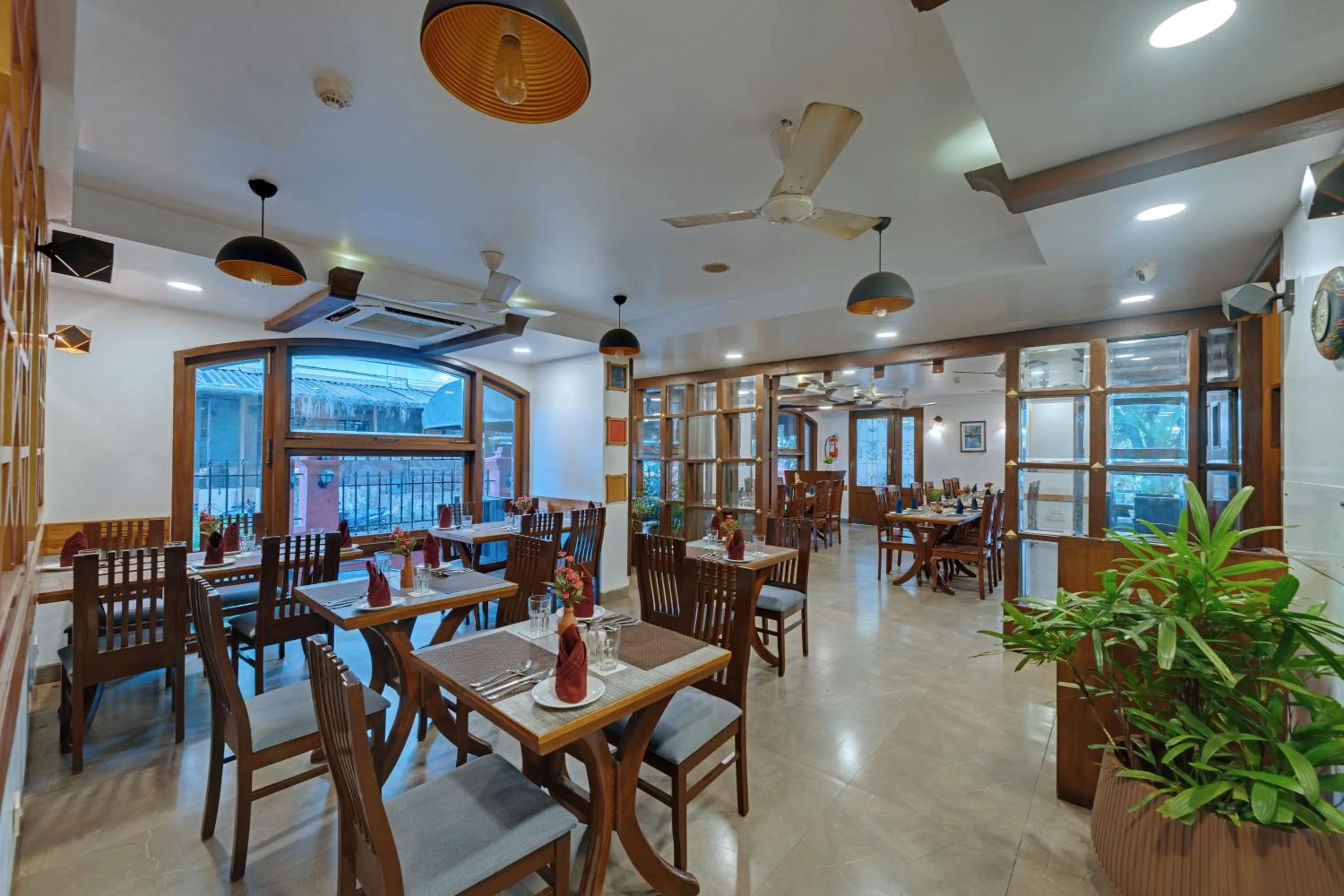 Restaurant/places to eat in Comfort Inn Emerald,Dapoli