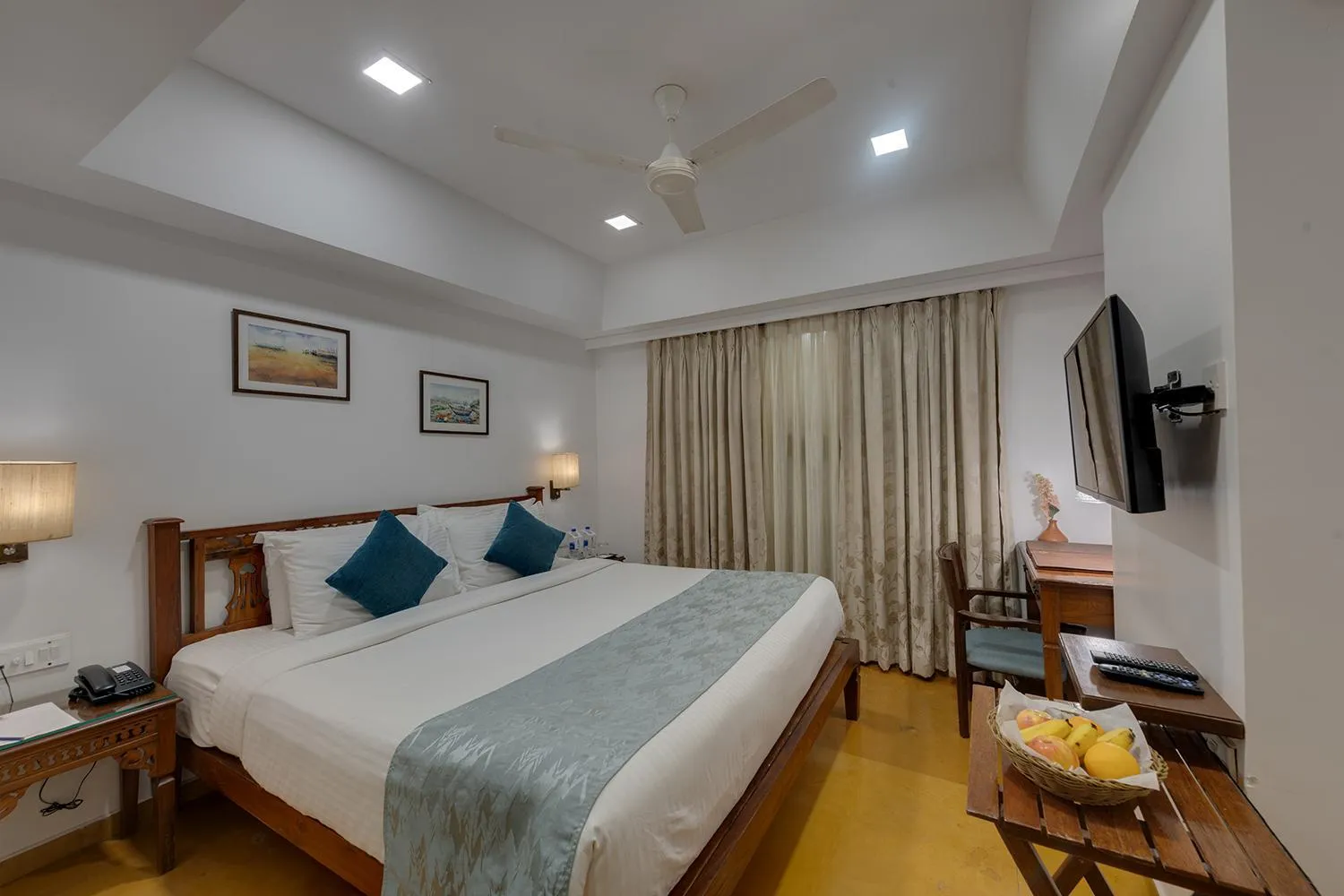 Bed in Comfort Inn Emerald,Dapoli