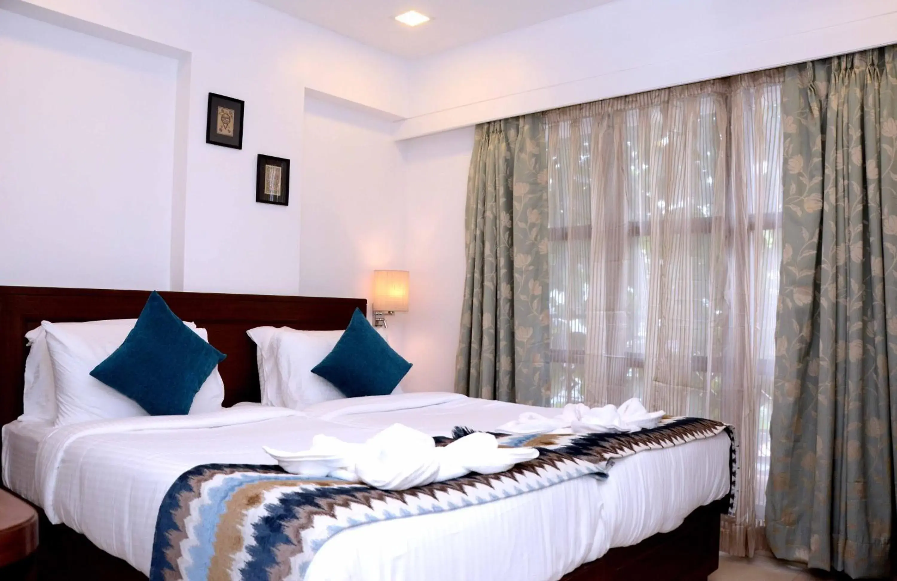 Super Deluxe Double Room in Comfort Inn Emerald Super Deluxe Double Room in Comfort Inn Emerald