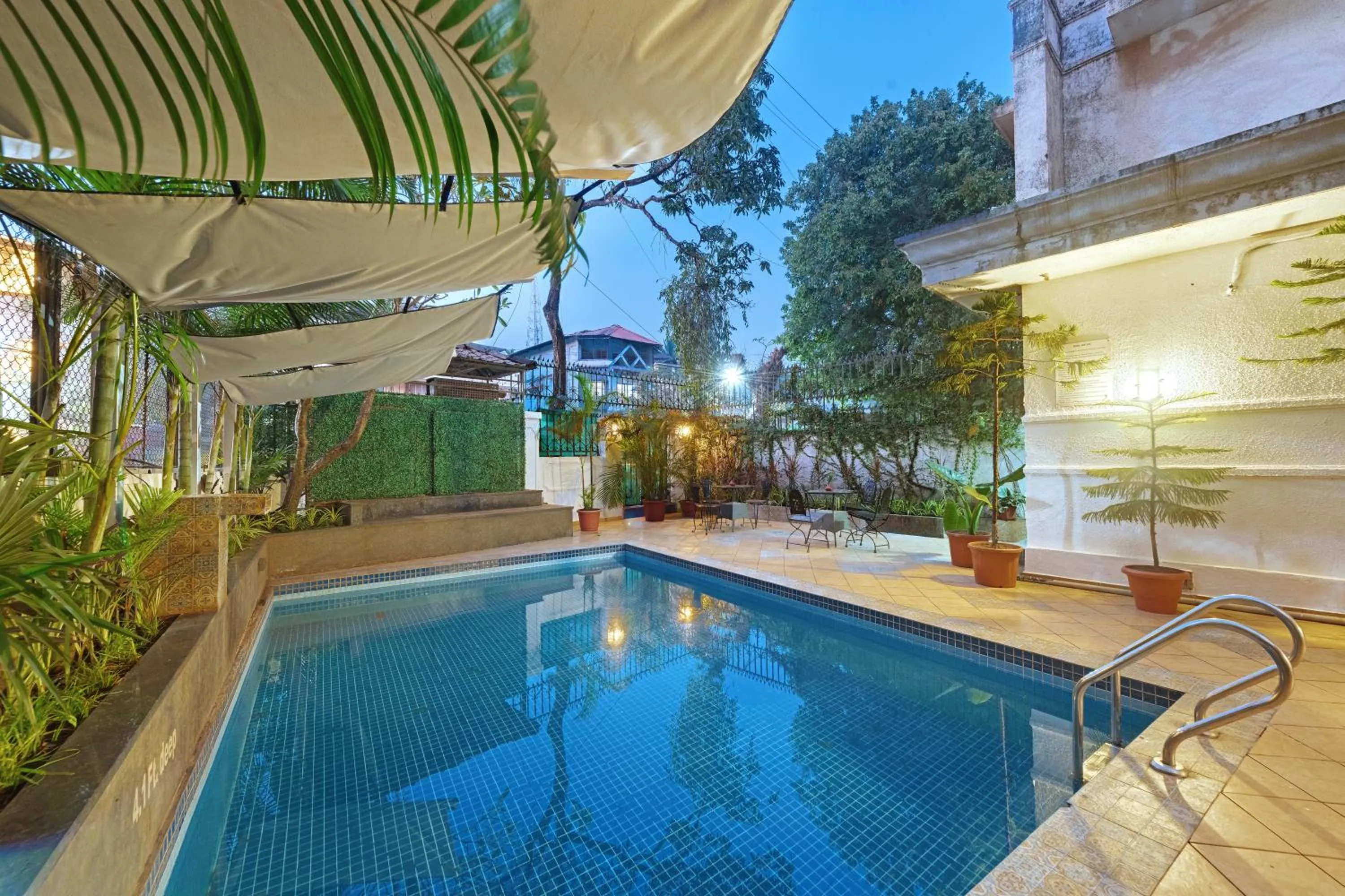 Swimming pool in Comfort Inn Emerald,Dapoli