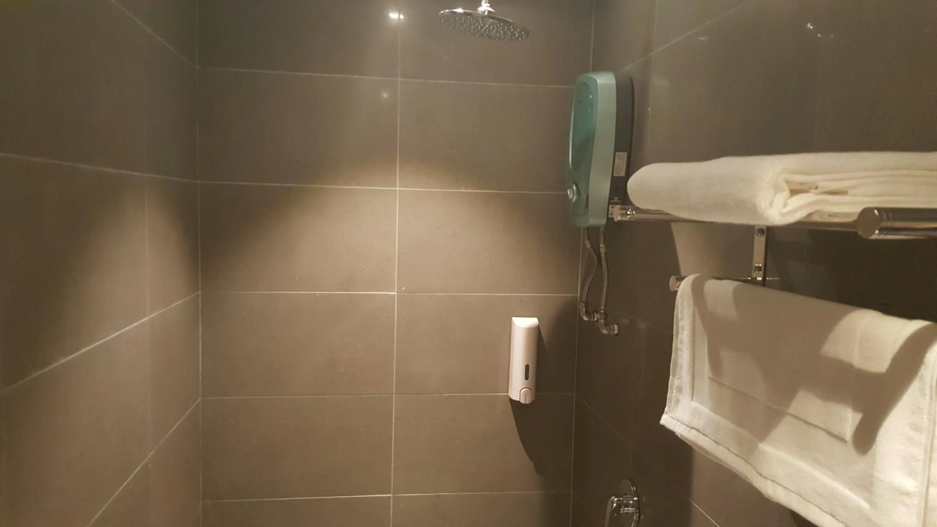 Shower in 9 Square Hotel - Seri Kembangan