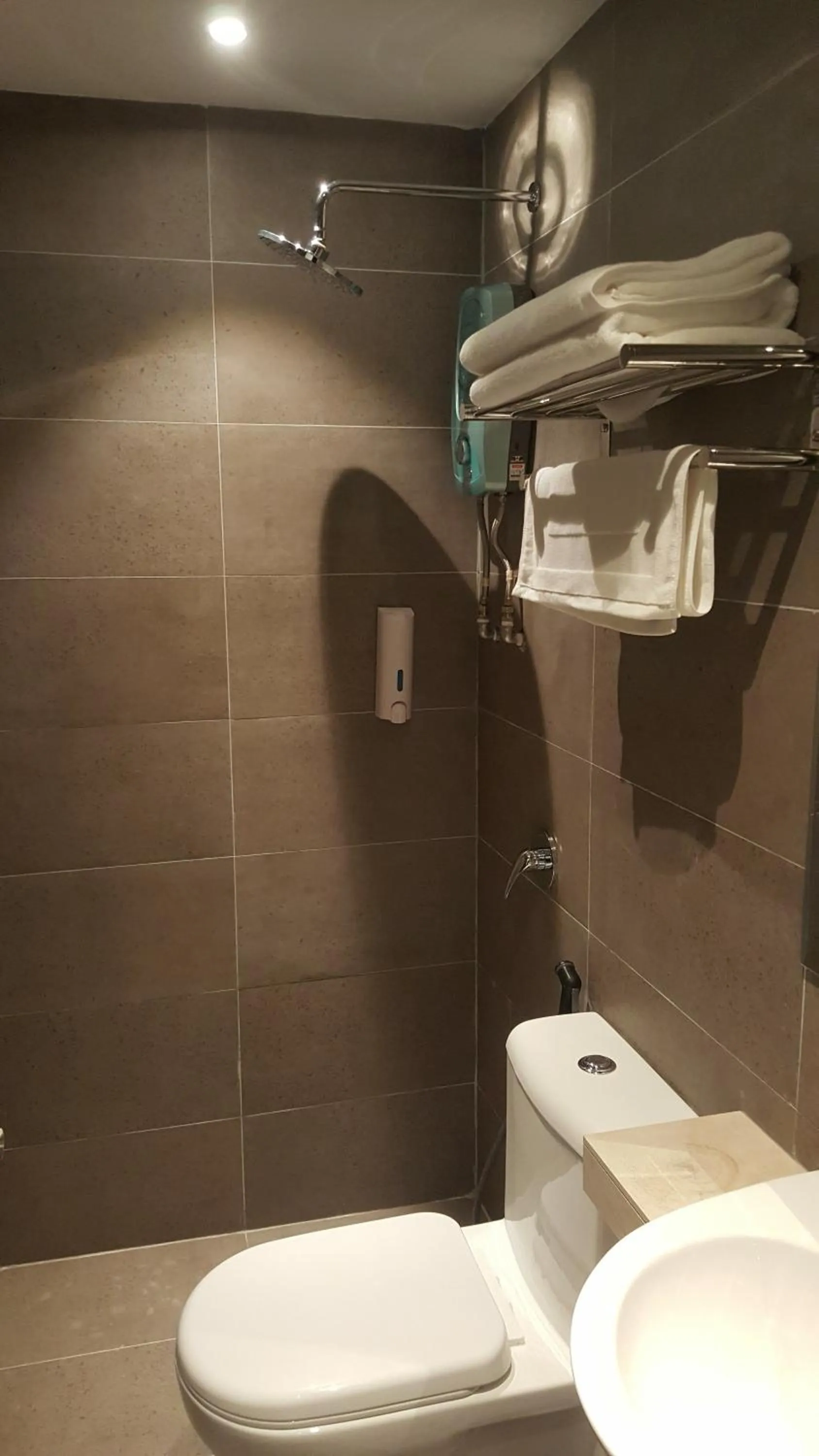 Shower in 9 Square Hotel - Seri Kembangan