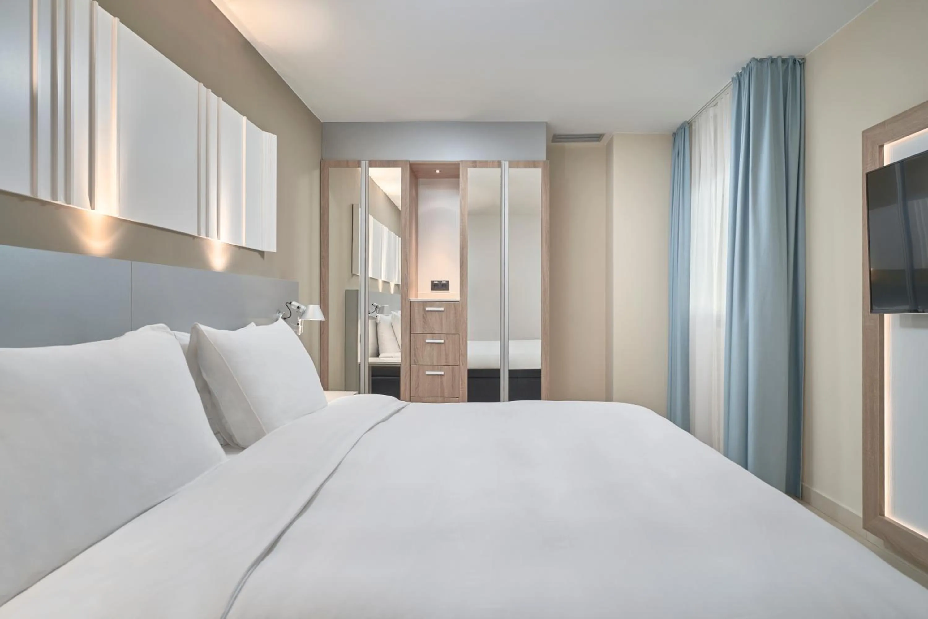 Bedroom, Bed in Radisson Blu Resort & Spa, Gran Canaria Mogan