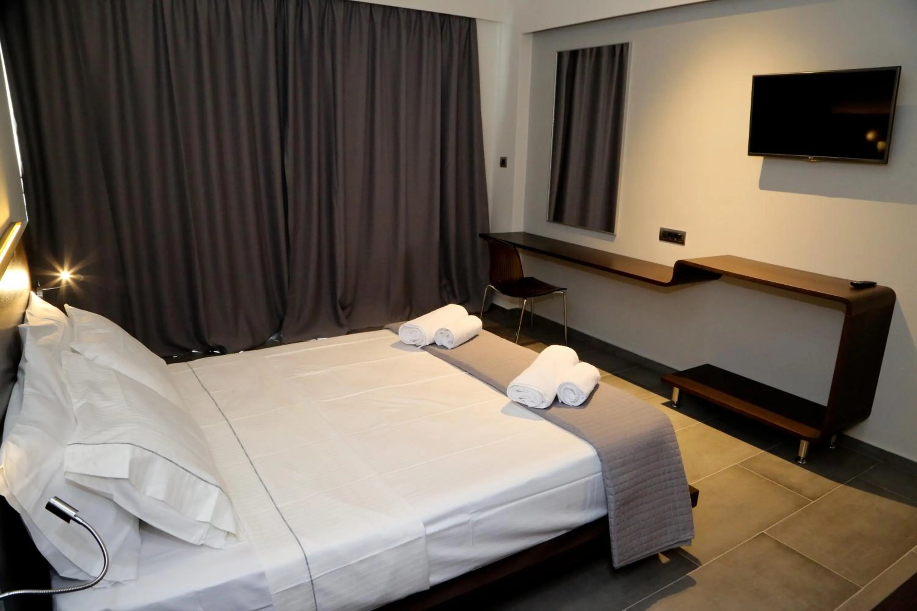 Bedroom, Bed in Megara Hotel