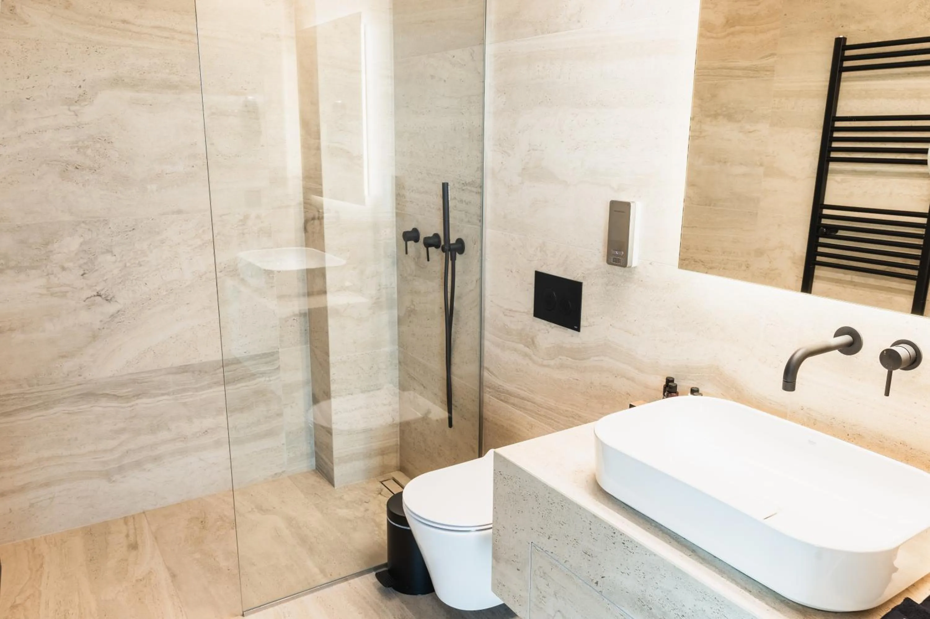 Shower in Megara Hotel