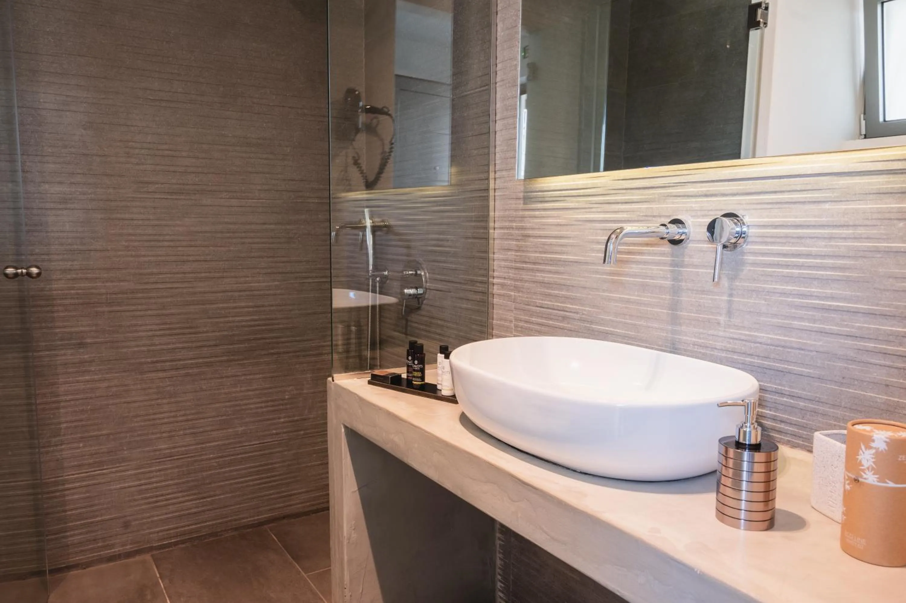 Shower in Megara Hotel