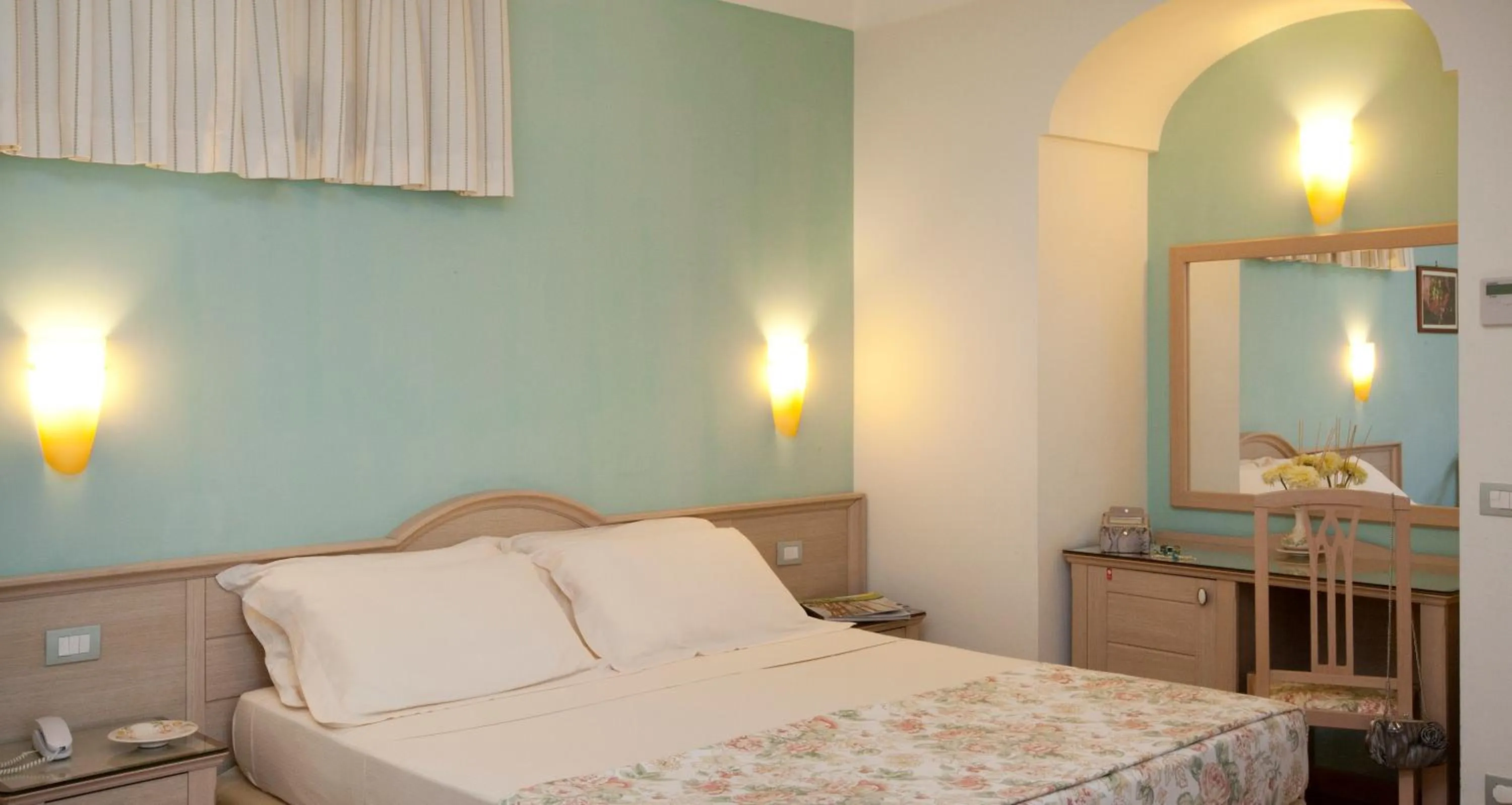 Photo of the whole room, Bed in Angiolina Relais