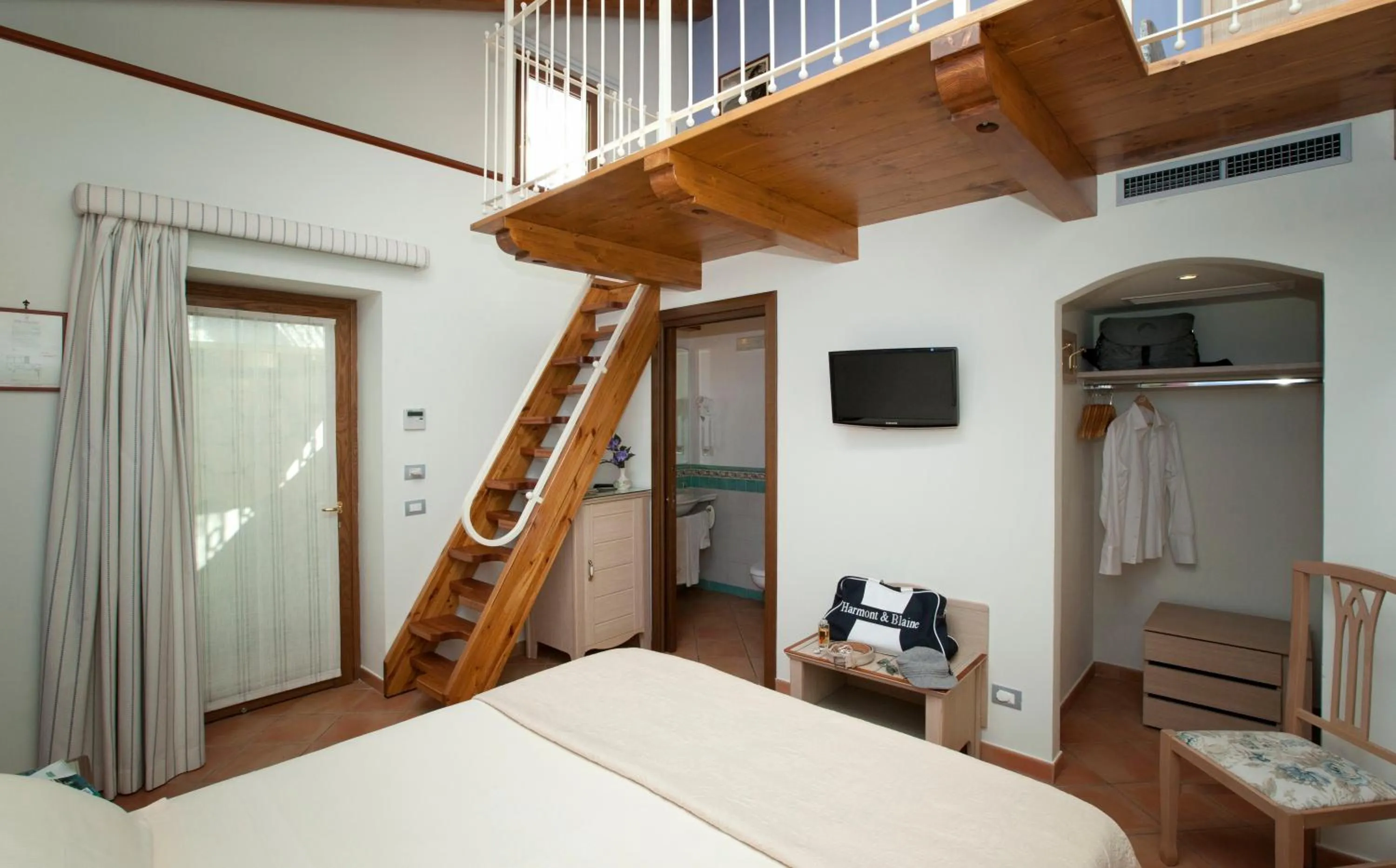 Photo of the whole room, Bed in Angiolina Relais