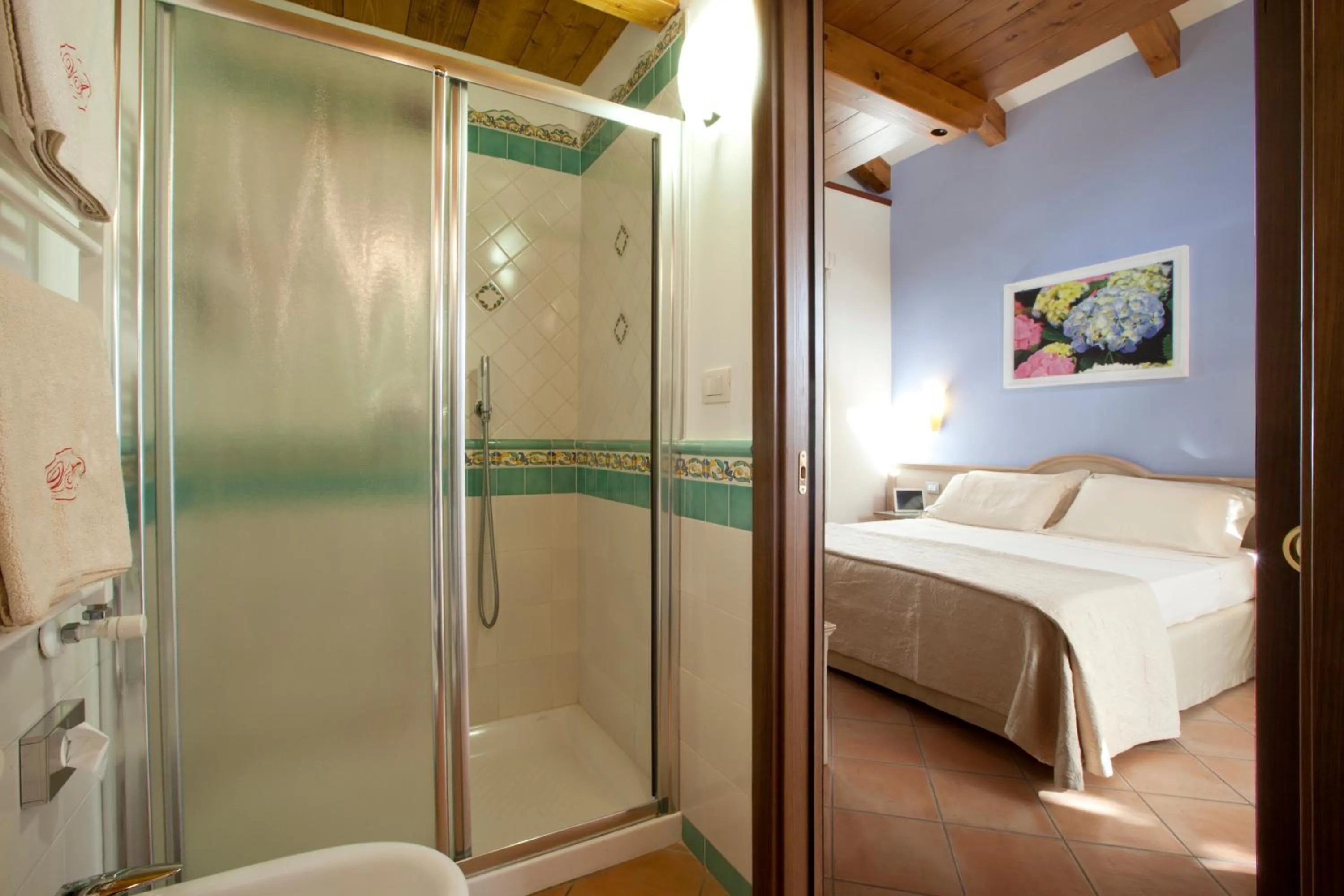 Photo of the whole room, Bed in Angiolina Relais