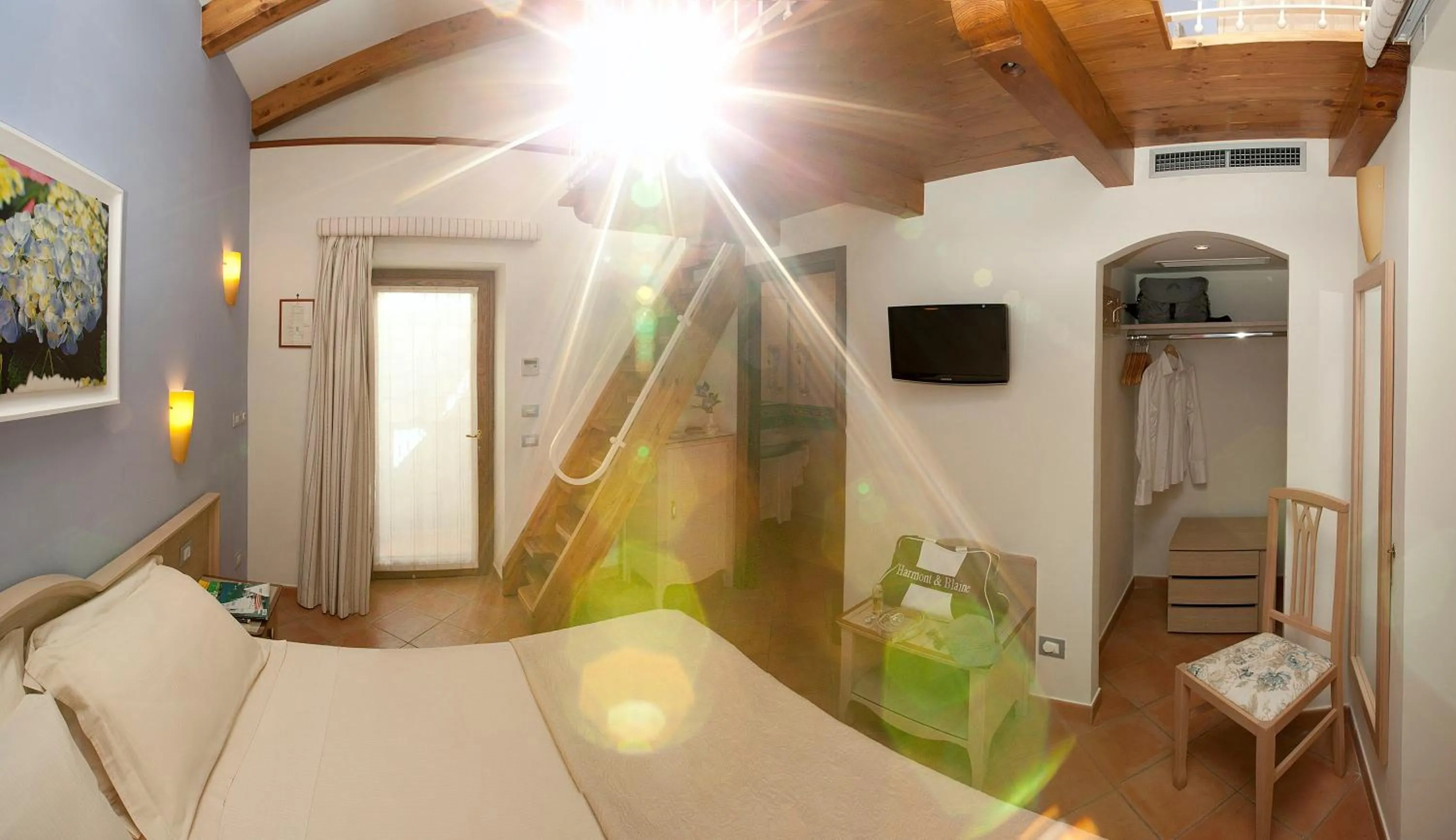 Photo of the whole room, Bed in Angiolina Relais