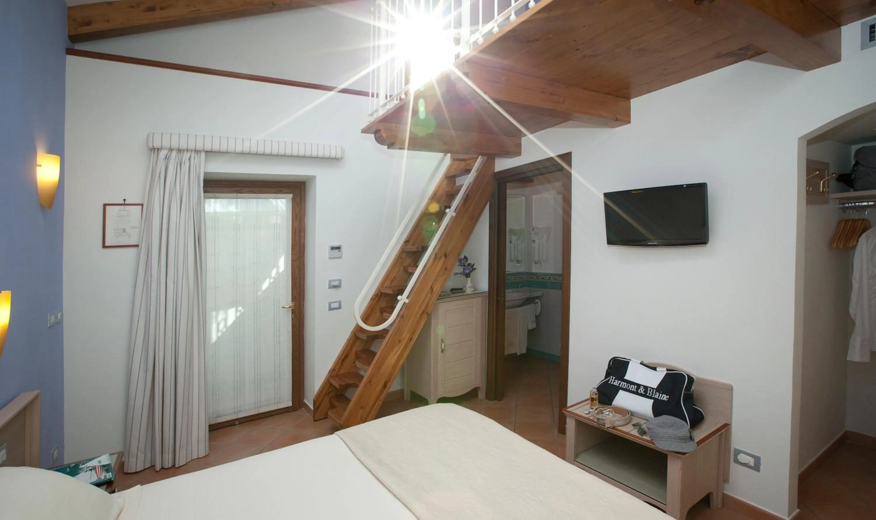 Photo of the whole room, Bed in Angiolina Relais