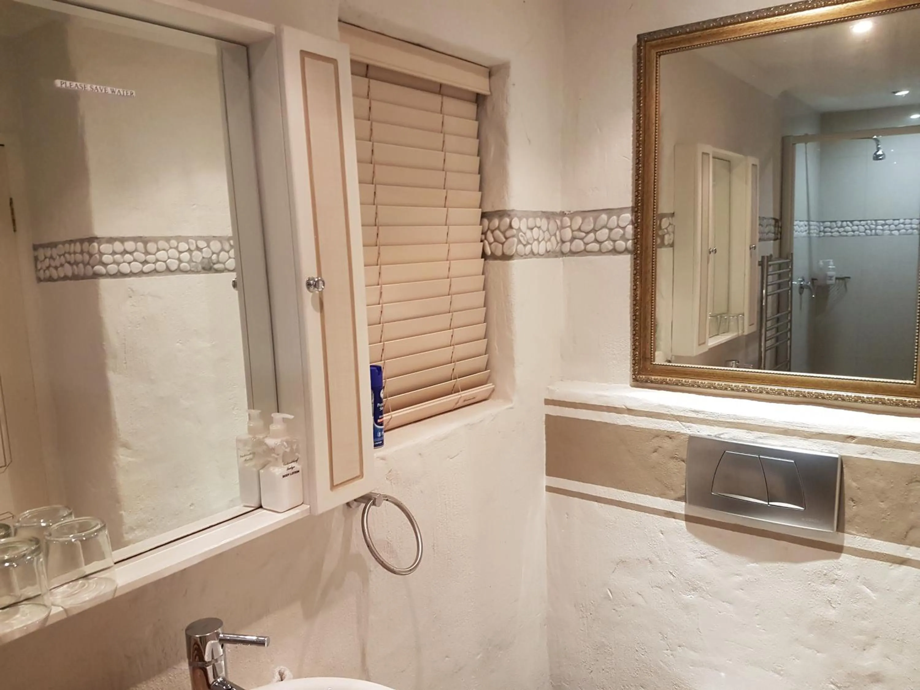 Bathroom in Victorskloof Lodge