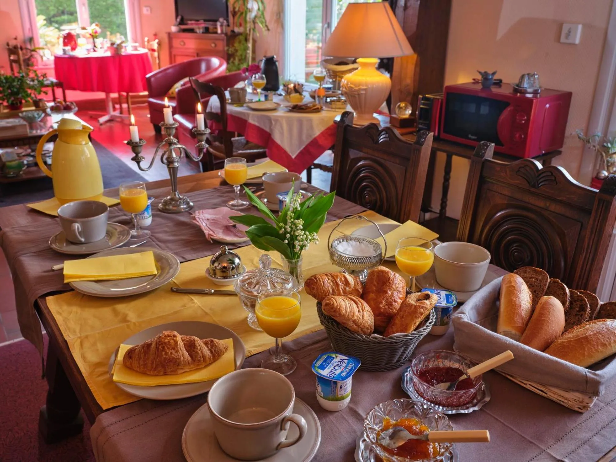 Breakfast in Les Roses