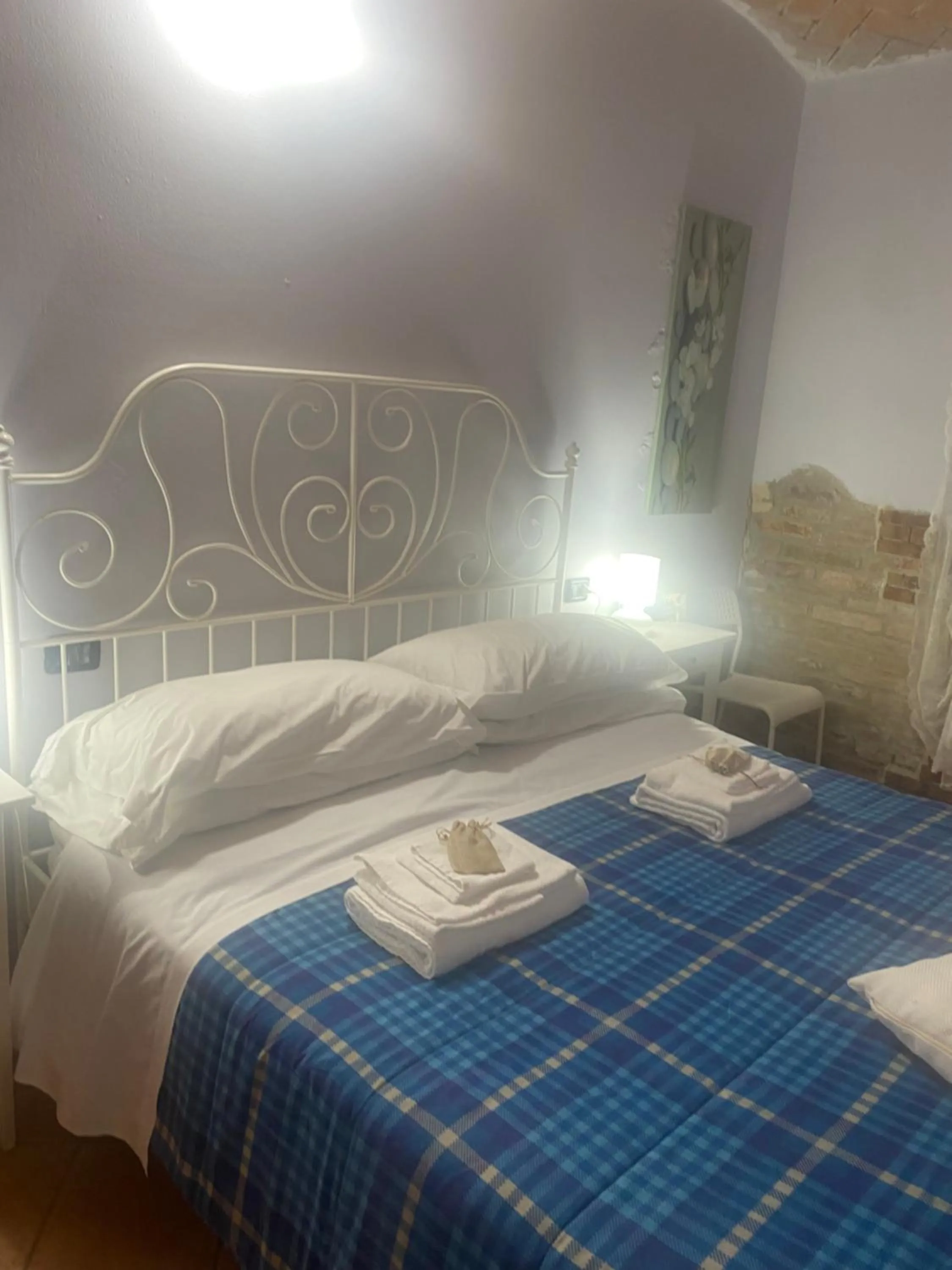 Bed in B&B Happiness in the Country