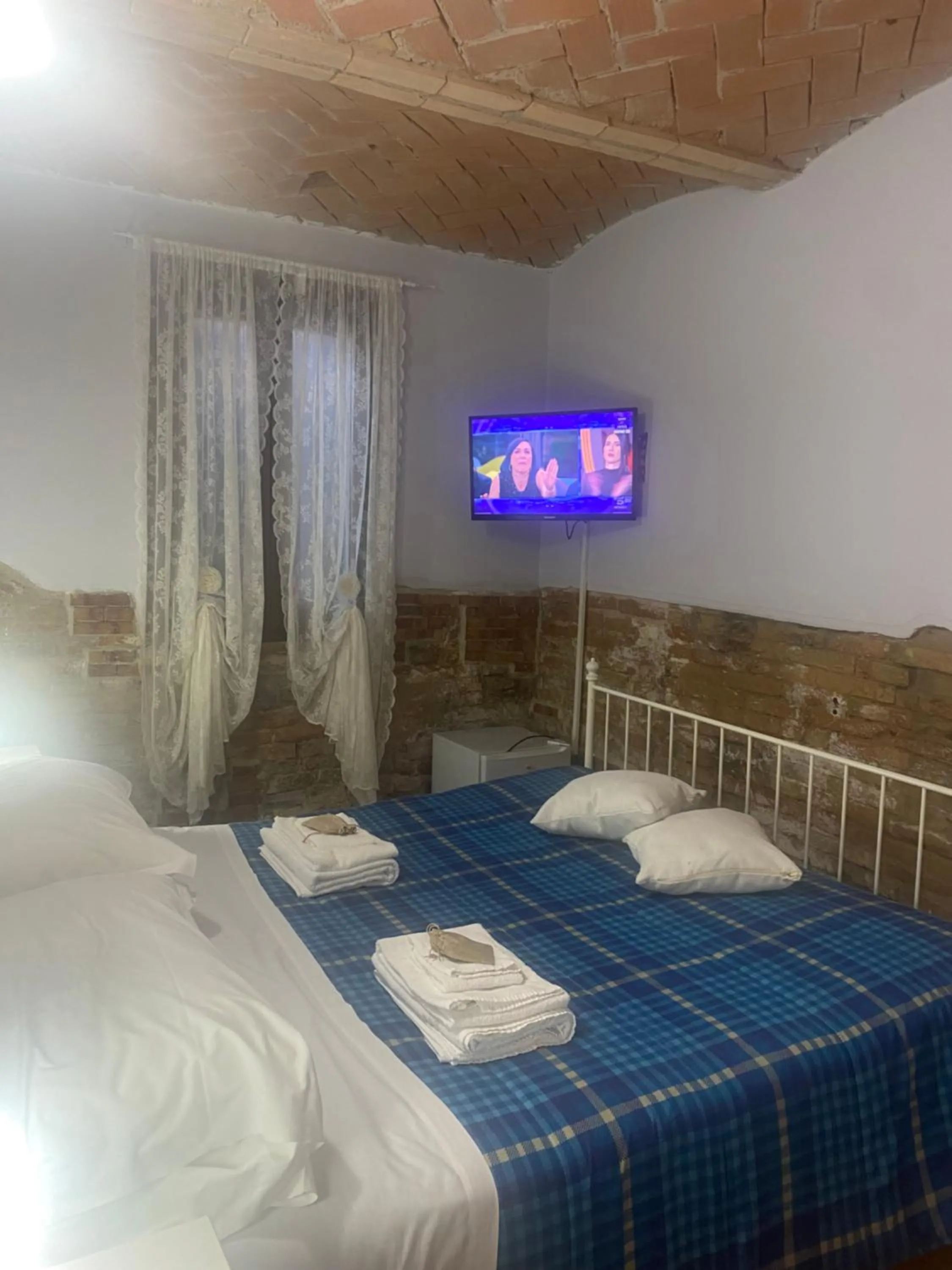 Bed in B&B Happiness in the Country