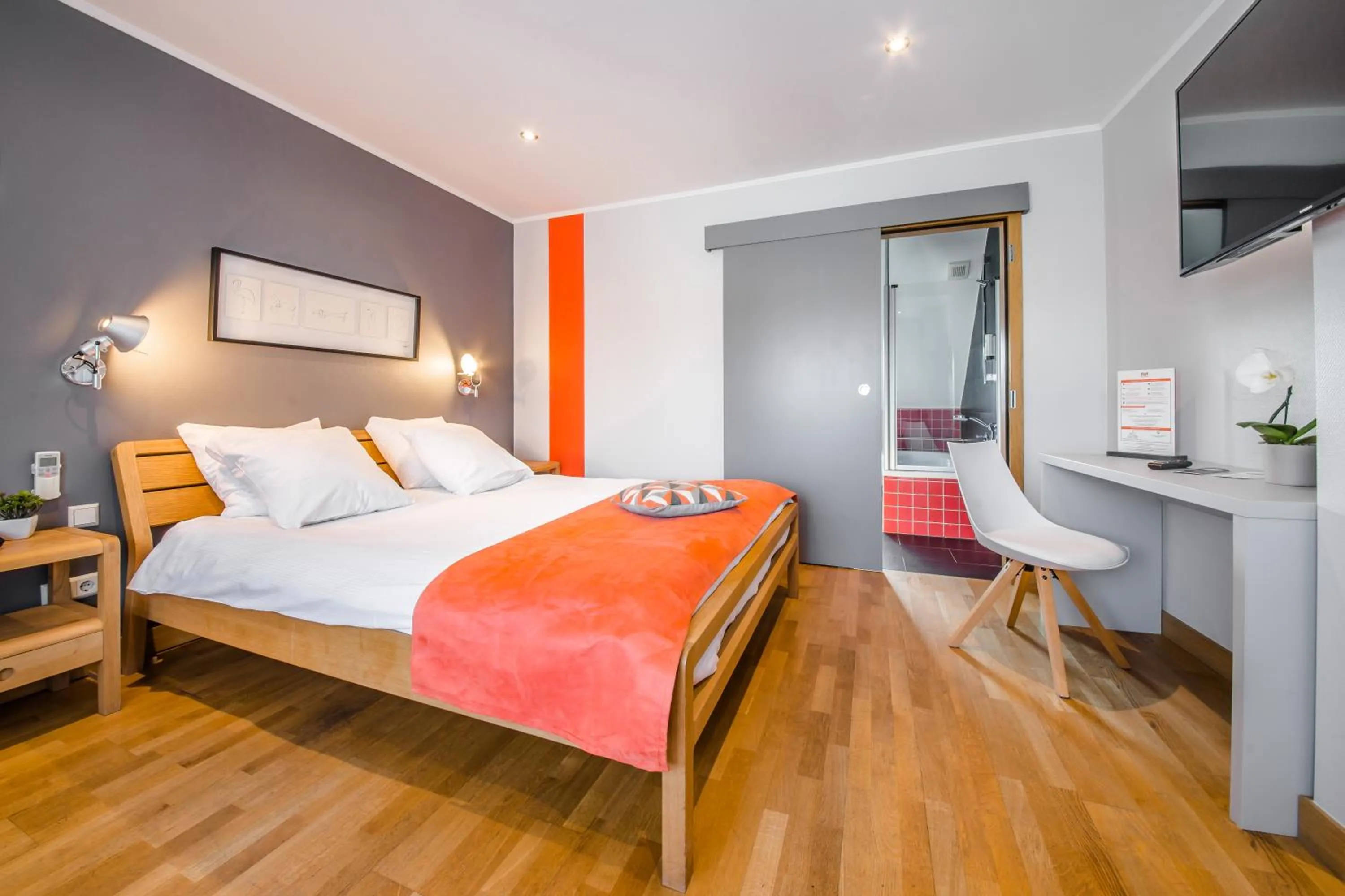 Photo of the whole room, Bed in Mandarina Hotel Luxembourg Strassen